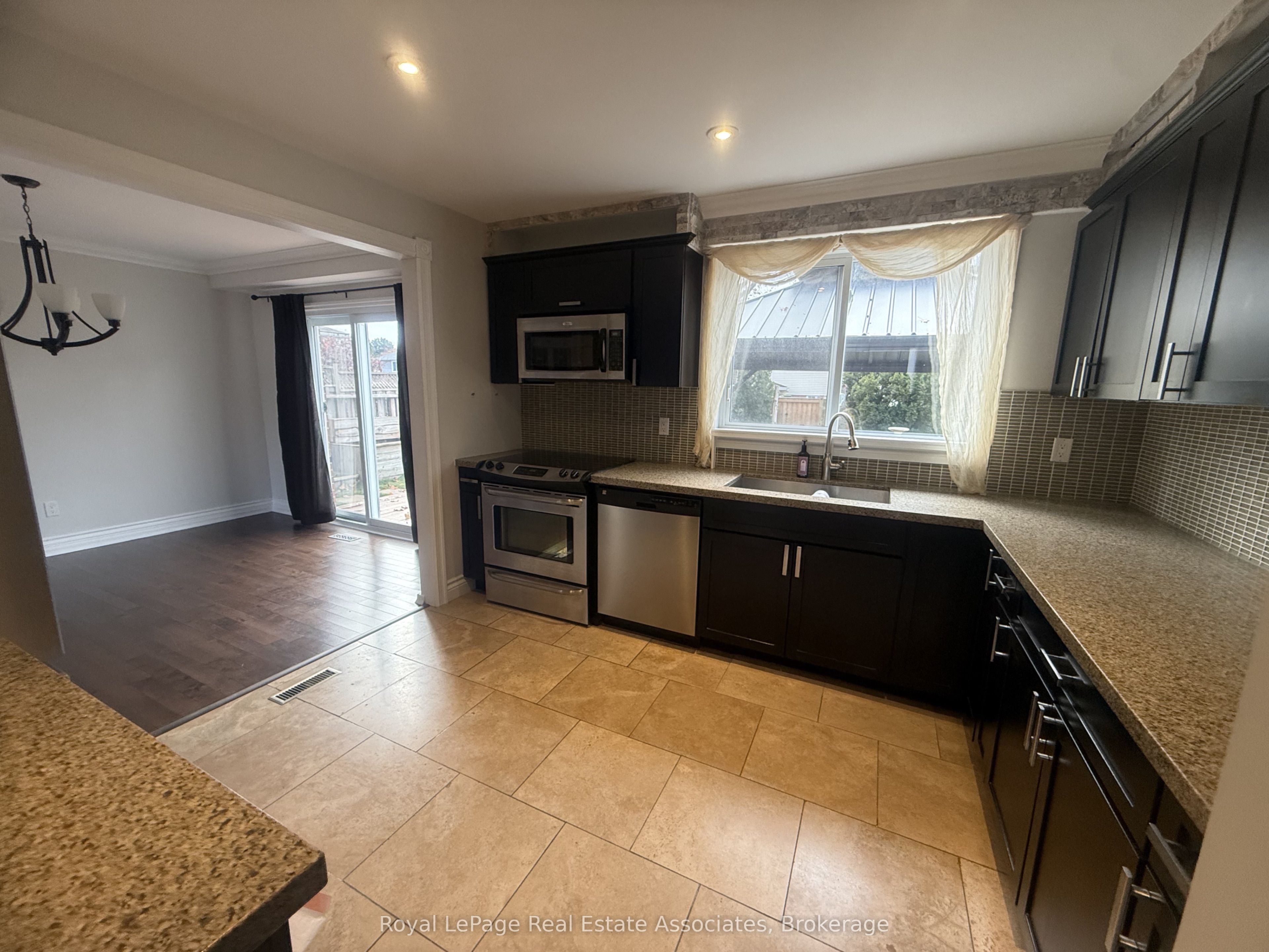 18 Fagan Drive, Halton Hills 4