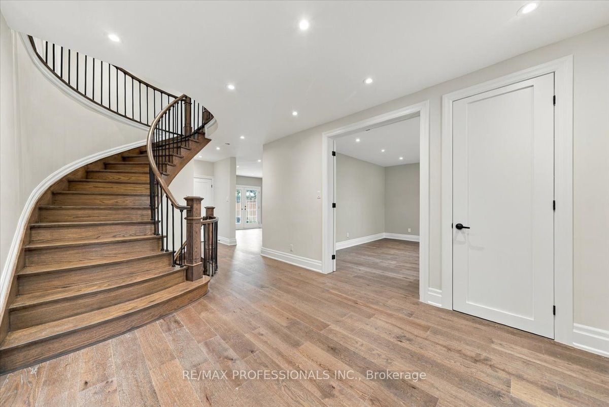 53 Edenvale Crescent, Etobicoke 3