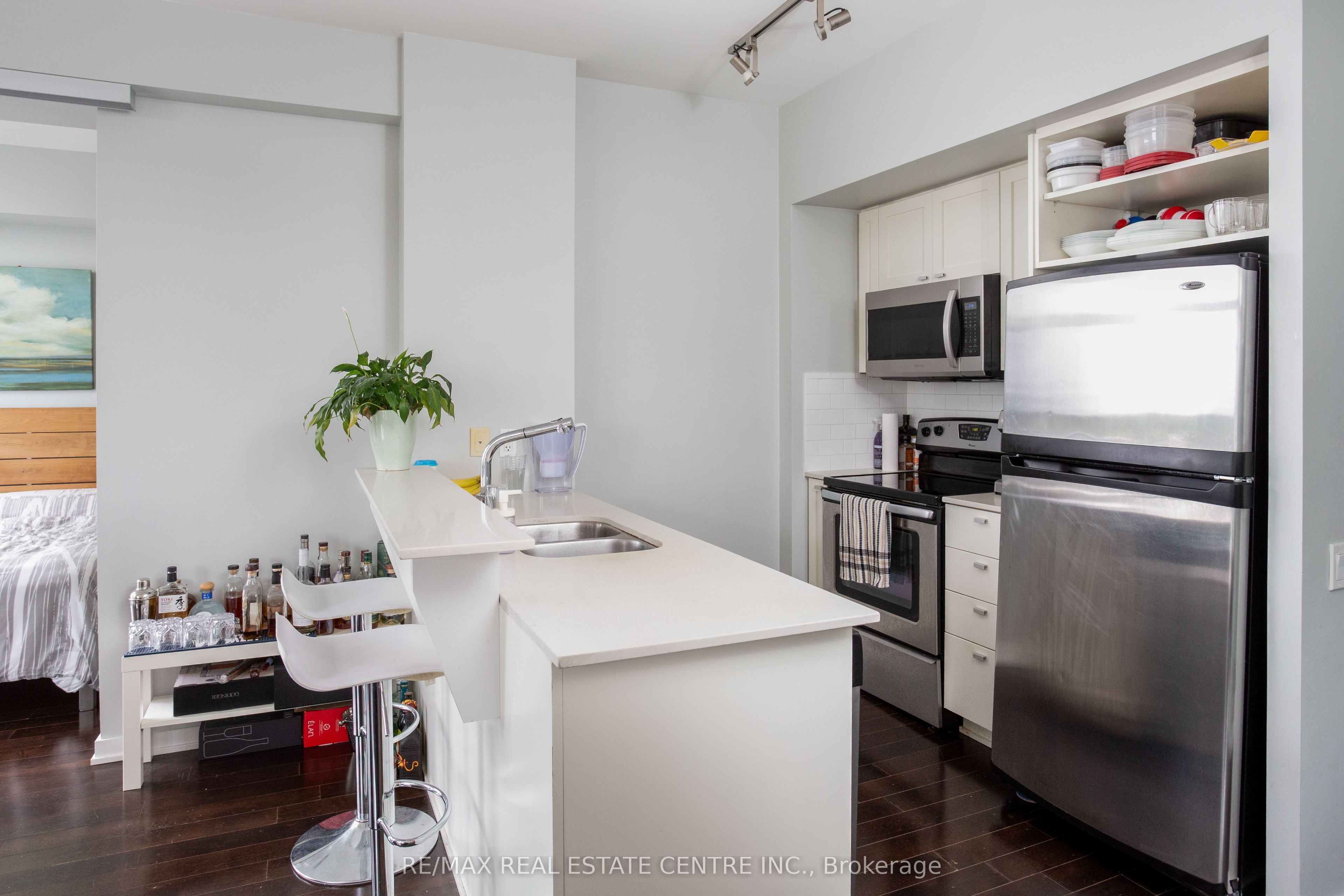 Unit 912 - 103 The Queensway, Toronto 5