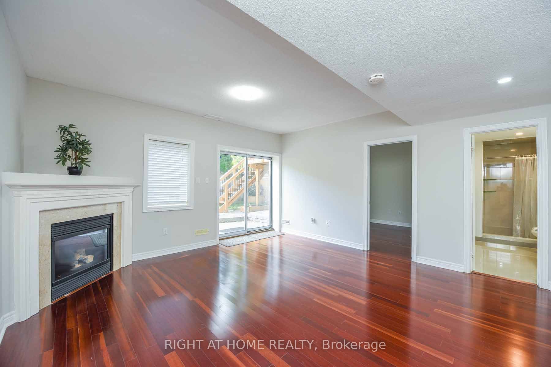 Unit Lower - 2229 GLAZEBROOK Circle, Oakville 3