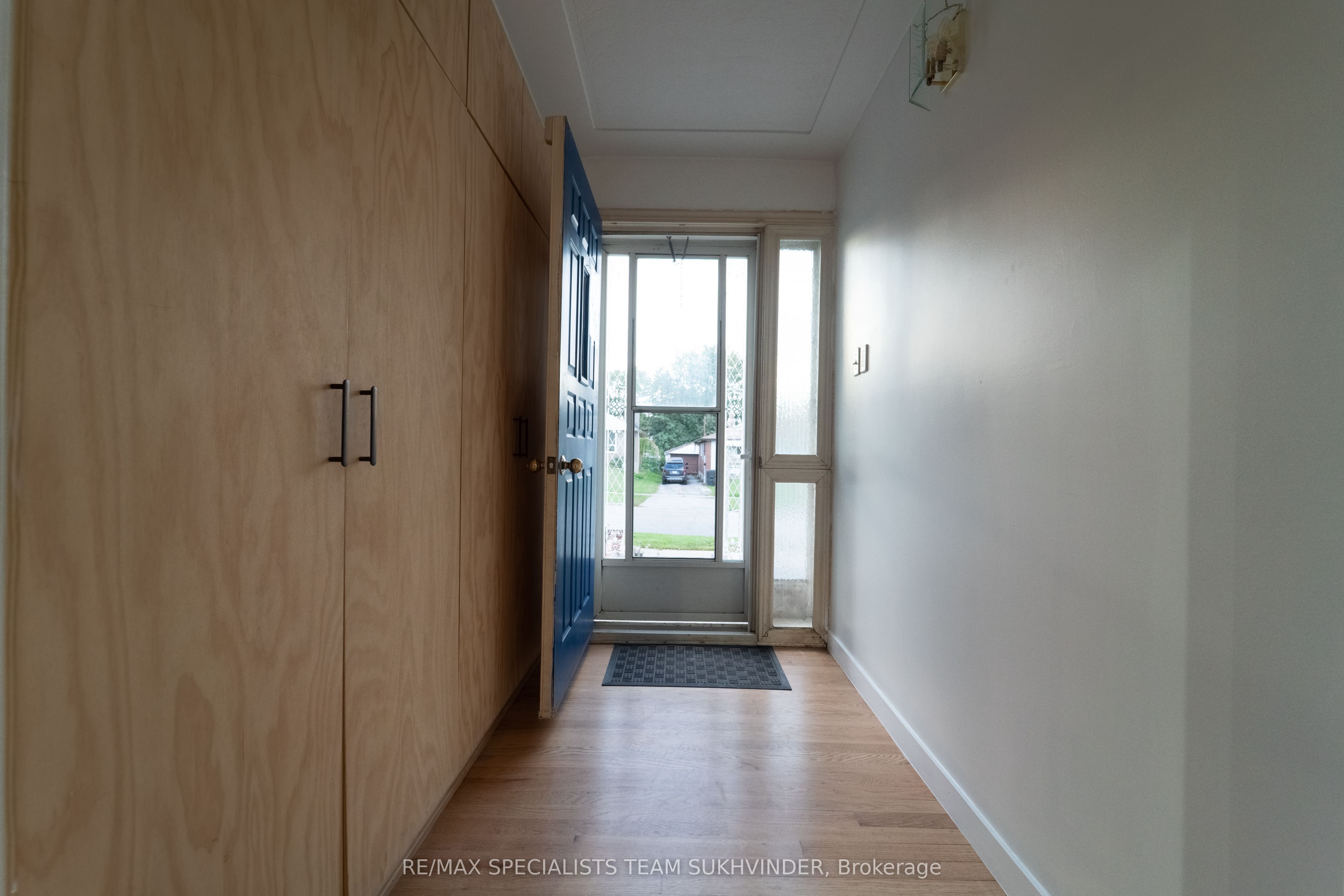 Unit Main - 79 Redwater Drive, Etobicoke 3
