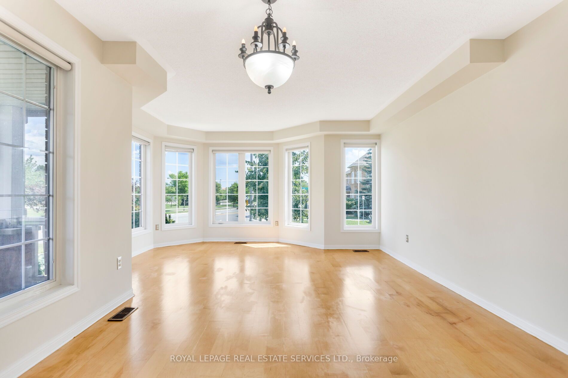 2204 Grand Oak Trail, Oakville 4