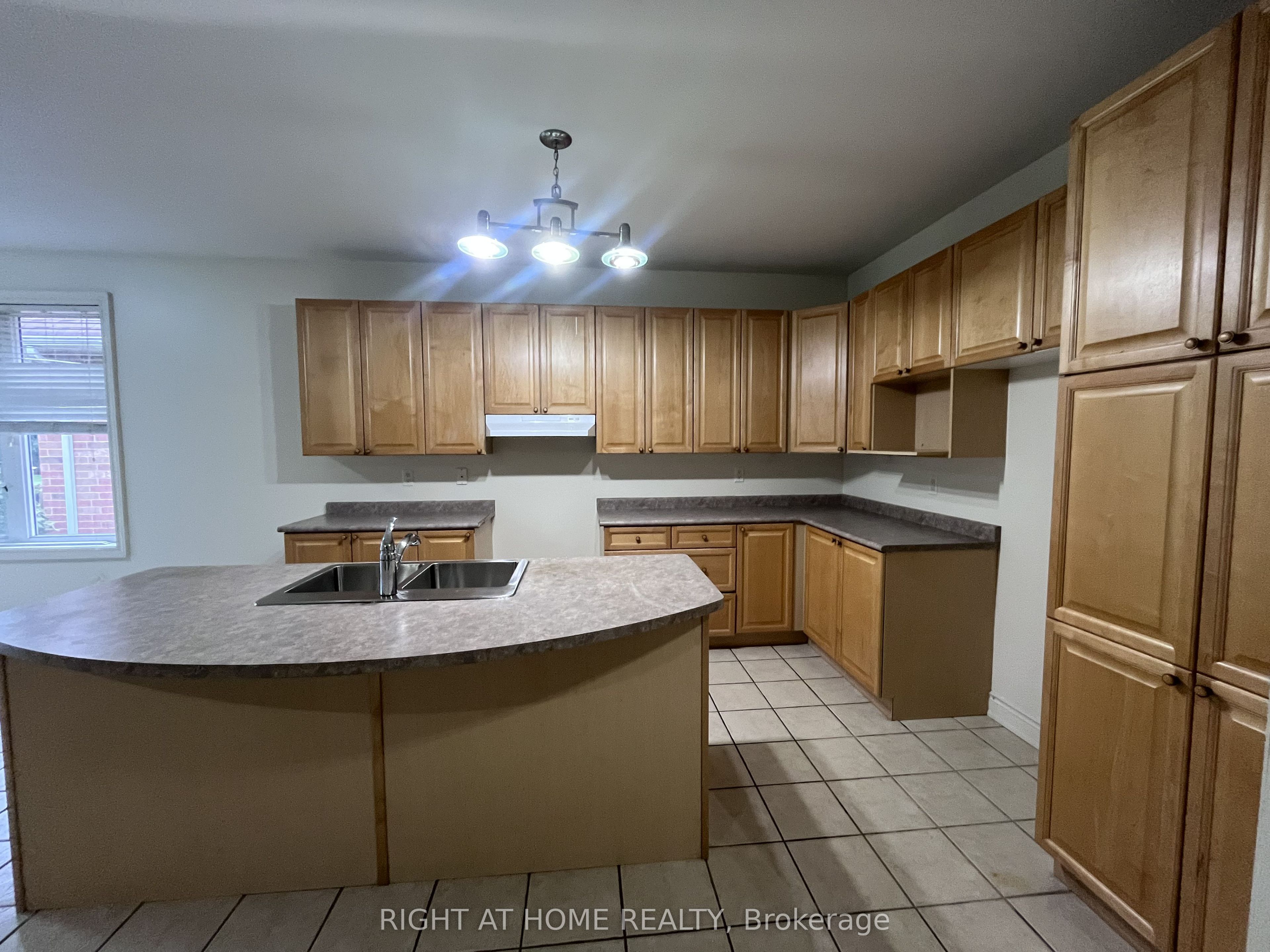 2518 Rugby Road, Mississauga 5