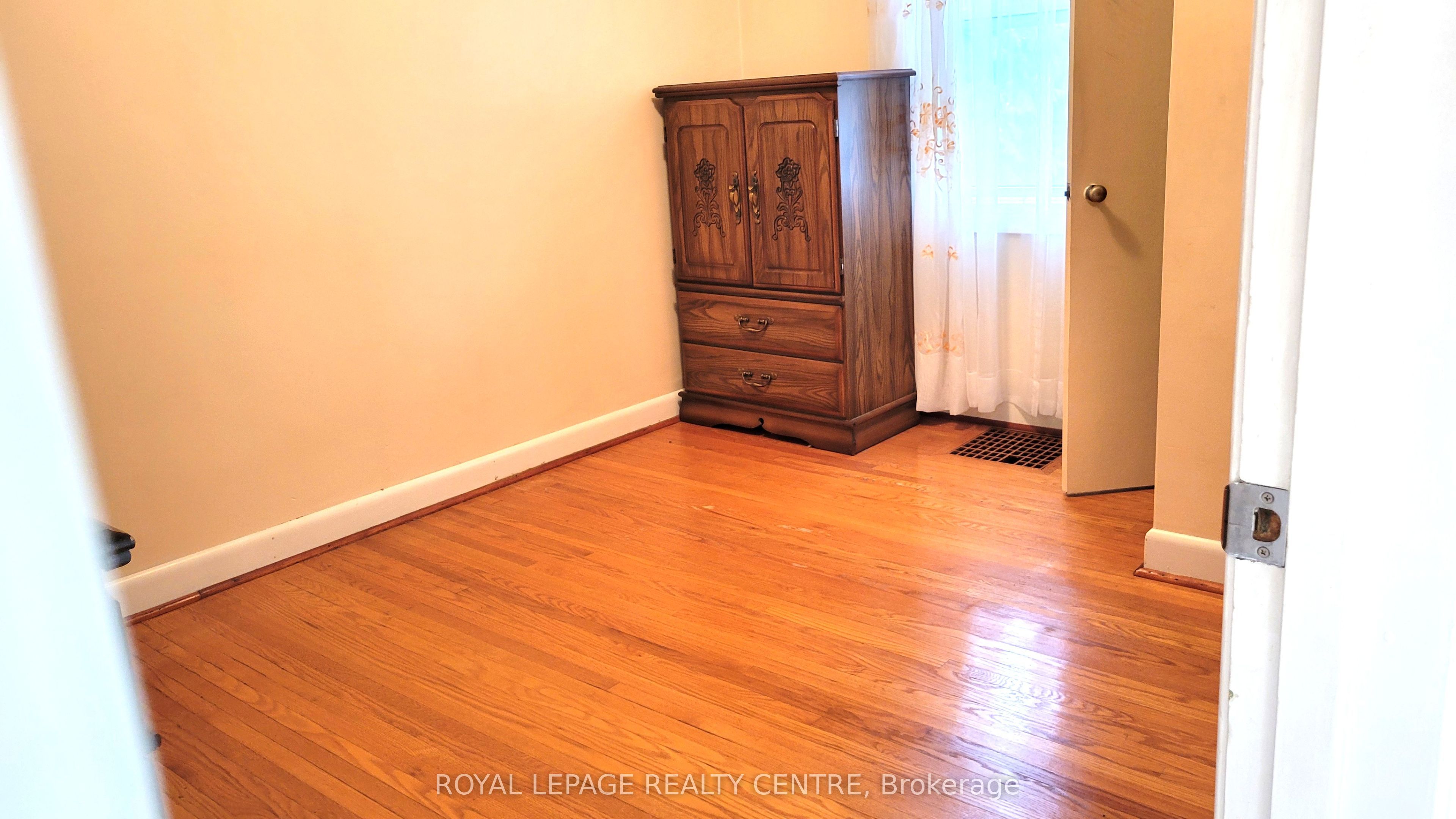 7 Earl Street, Mississauga 5