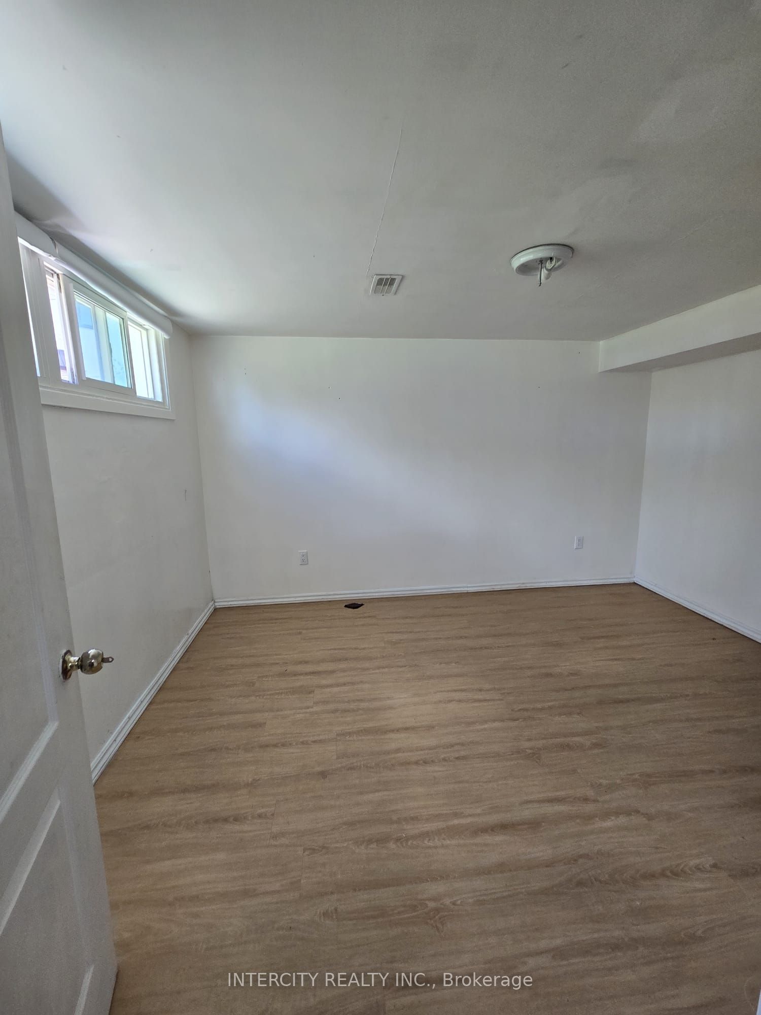 Unit Basement - 61 Hardwick Court, Etobicoke 5