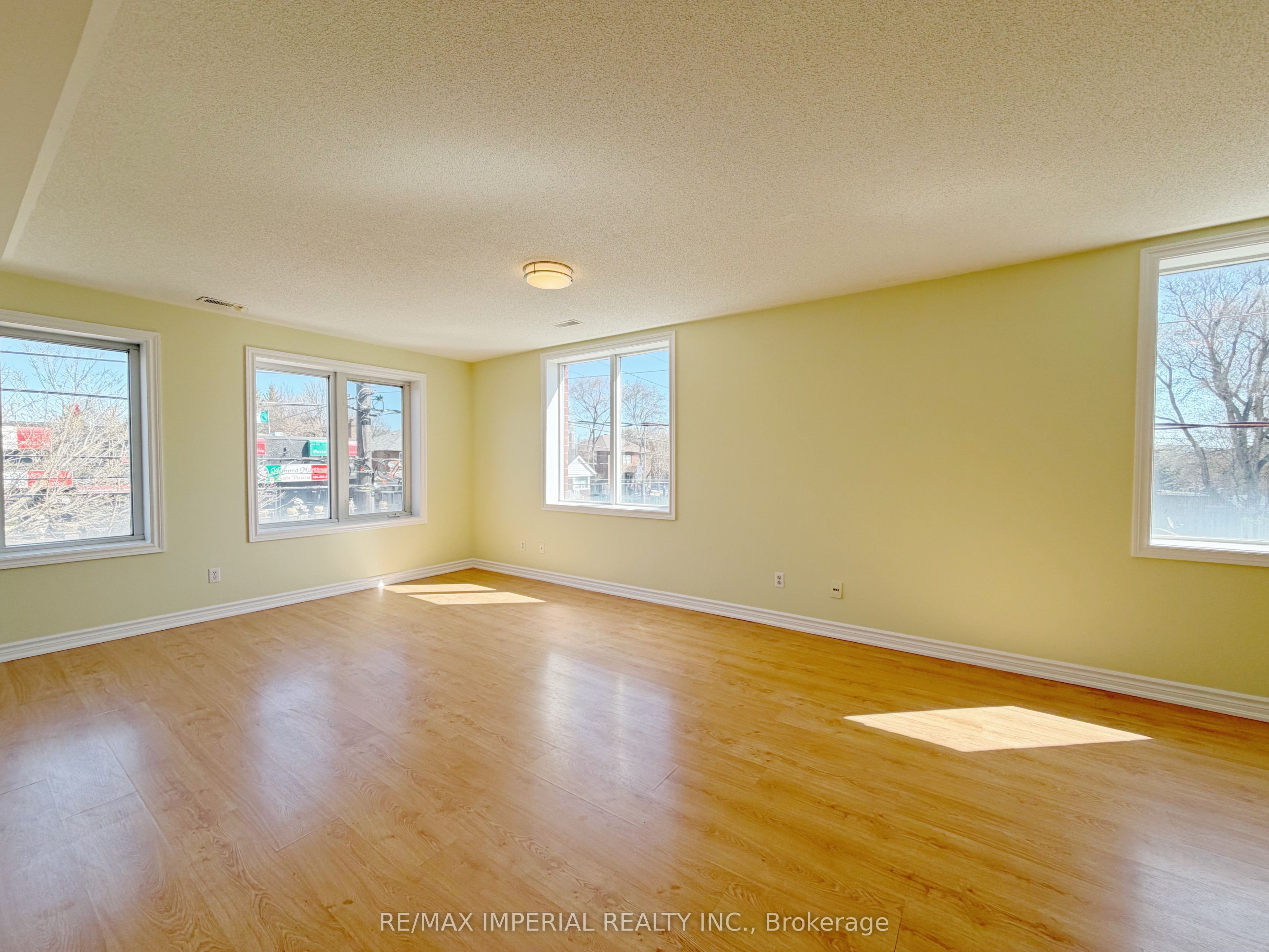 621A The Queensway, Etobicoke 2