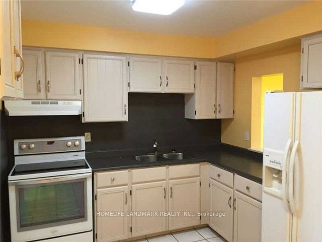 6043 Chidham Crescent, Mississauga 4