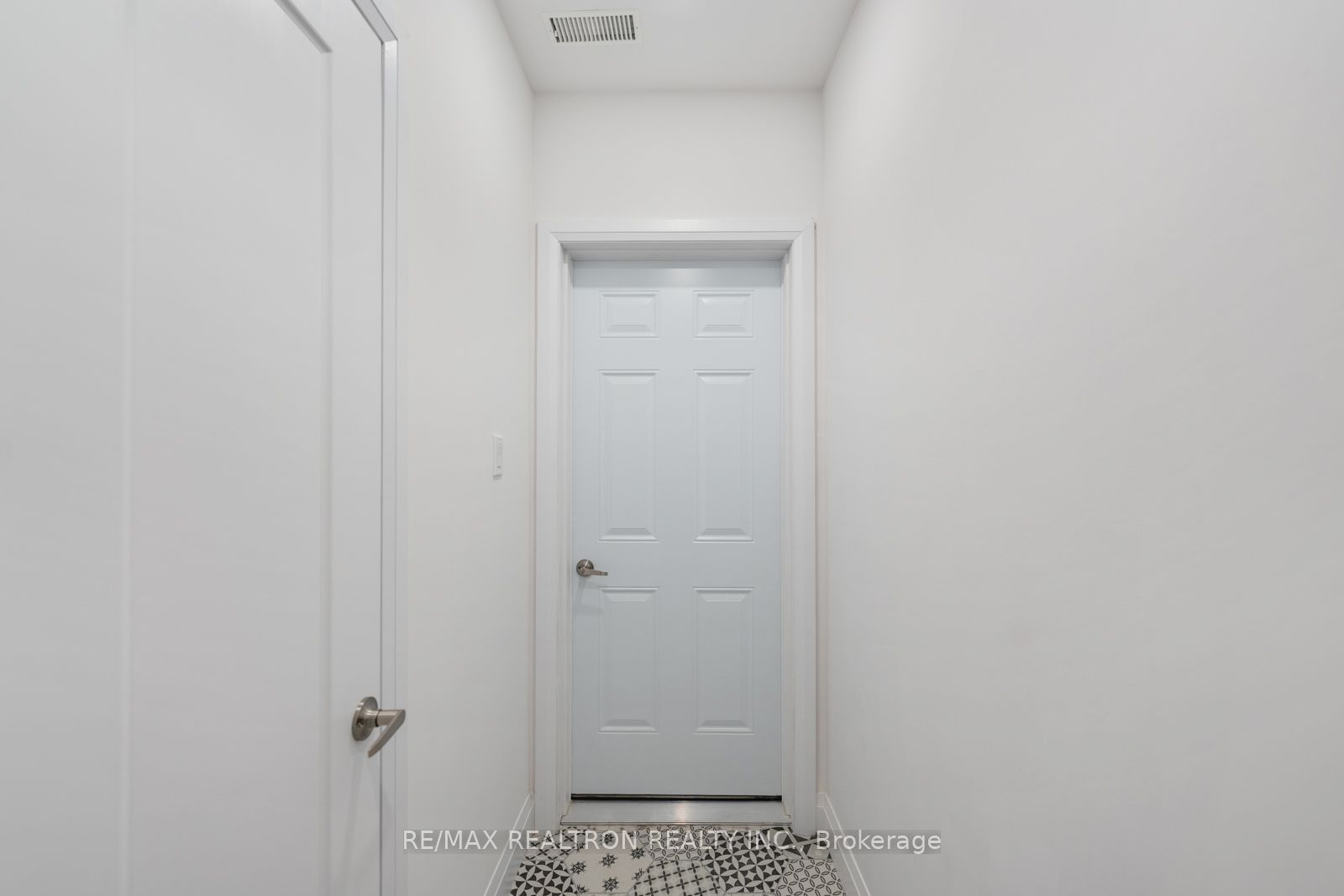 Unit Lower - 10 Hesketh Court, Caledon 3