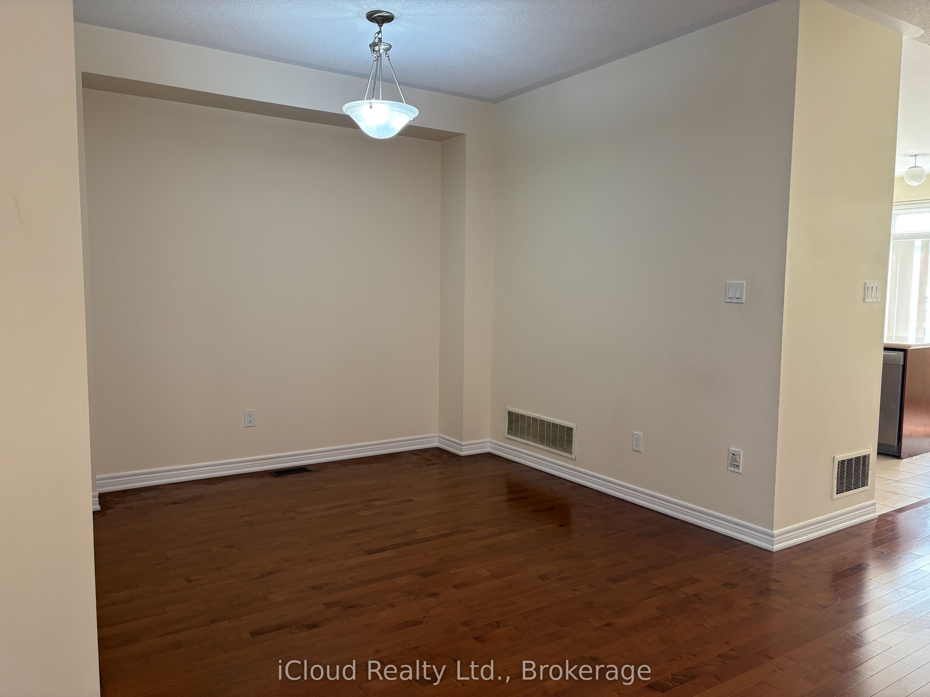 539 Coach Drive, Mississauga 4