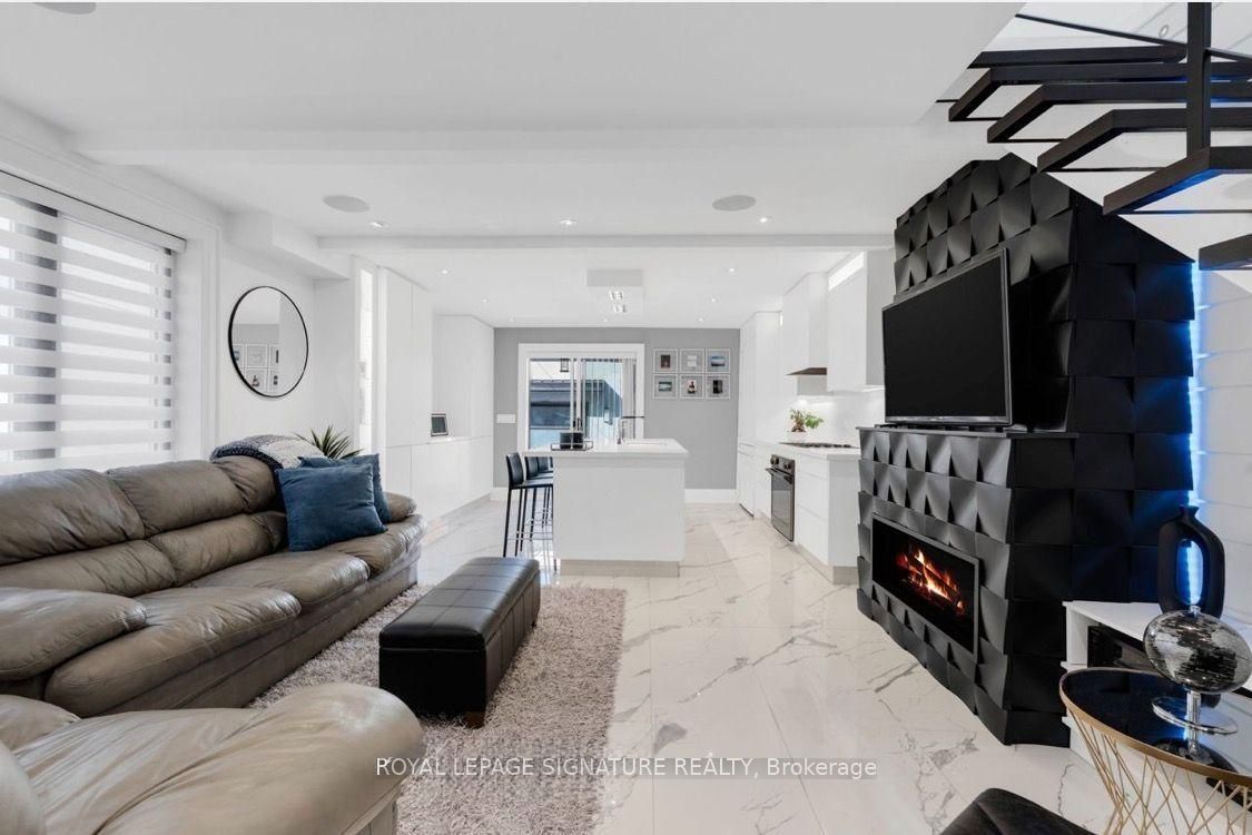 Unit upper - 58 Carrick Avenue, Toronto 4