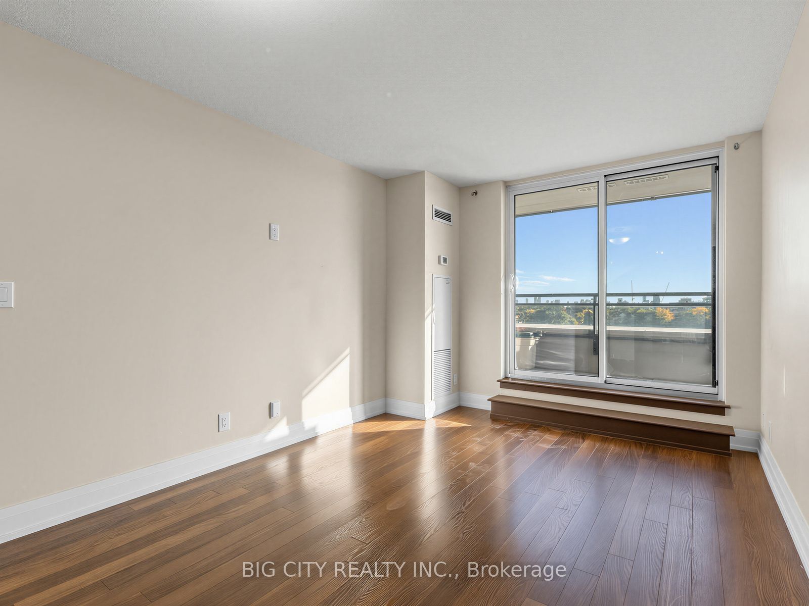 Unit 509 - 1 De Boers Drive, North York 5