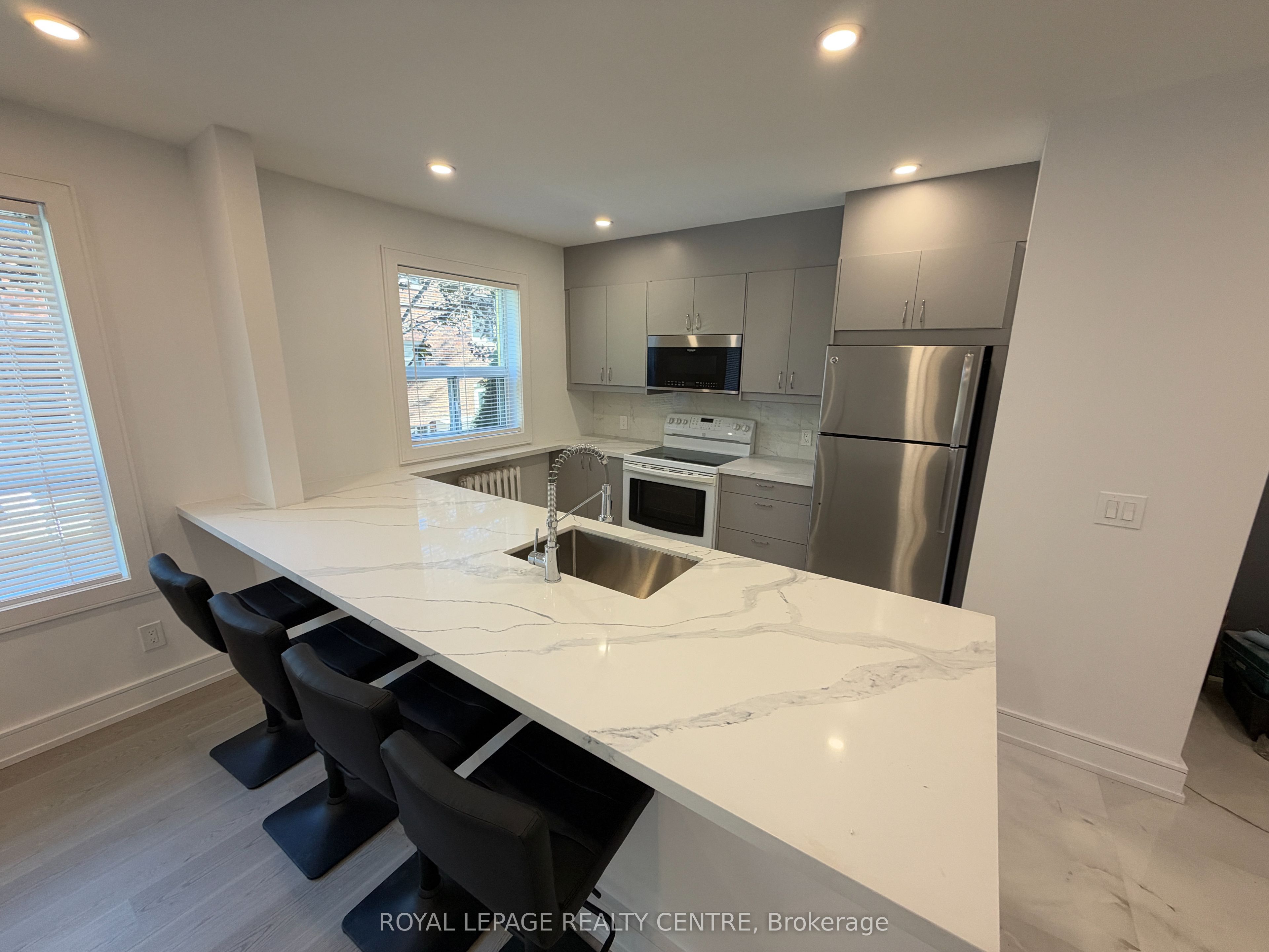 Unit 6 - 342 Lakeshore Road W, Mississauga 2