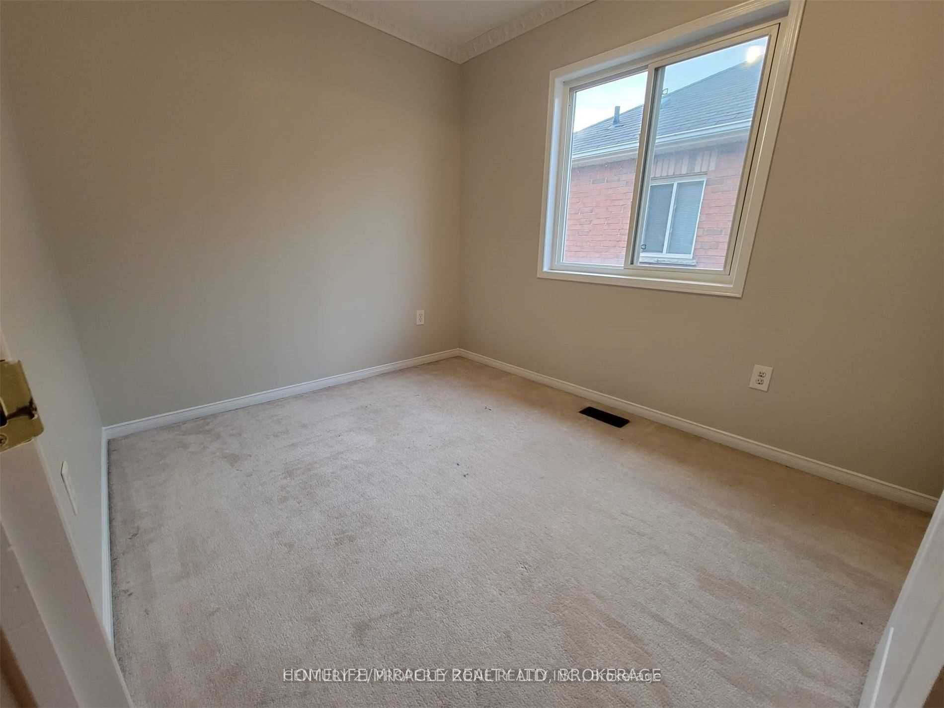 8 Galtee Road, Brampton 5