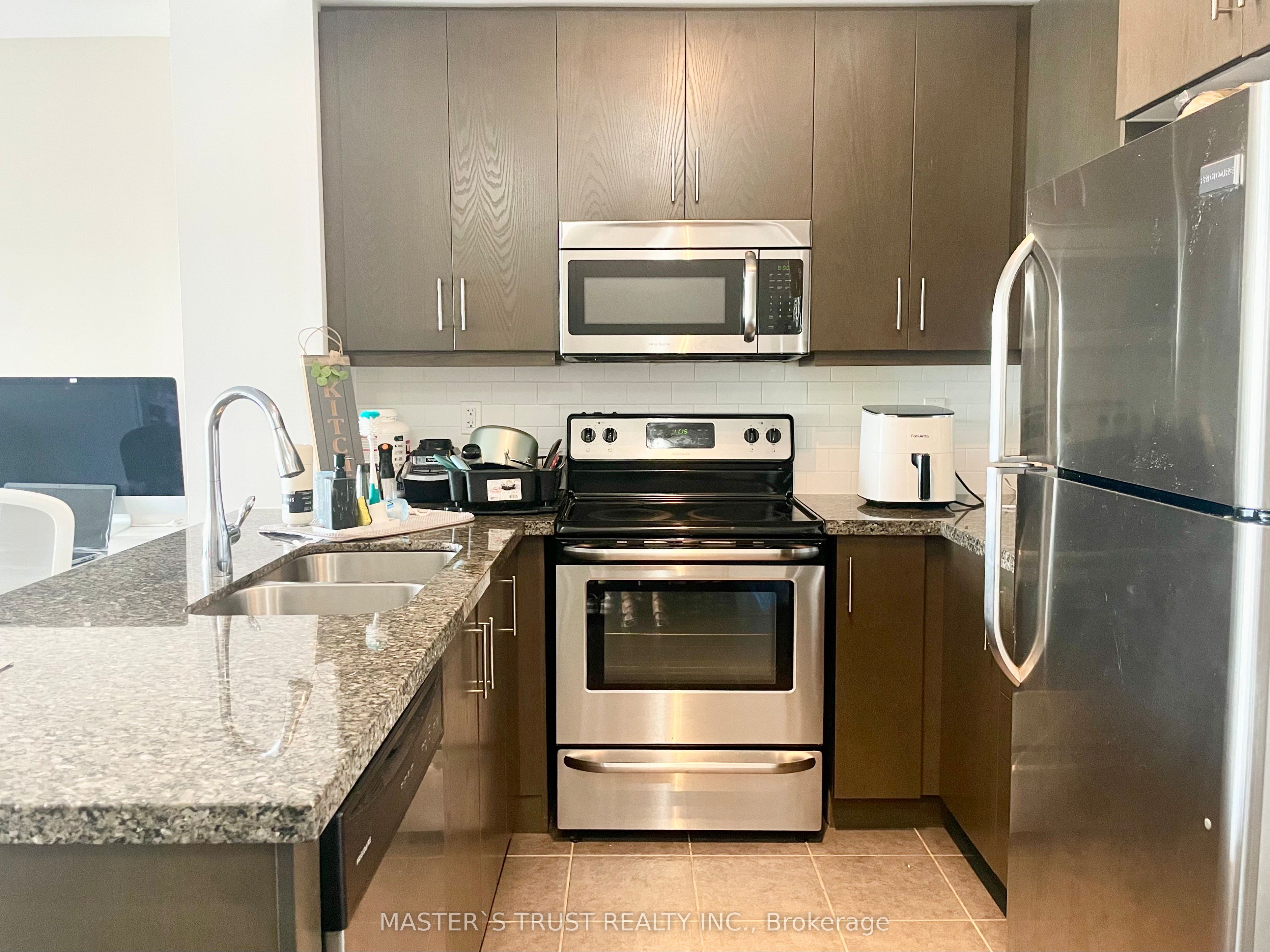 Unit 931 - 15 James Finlay Way, North York 4