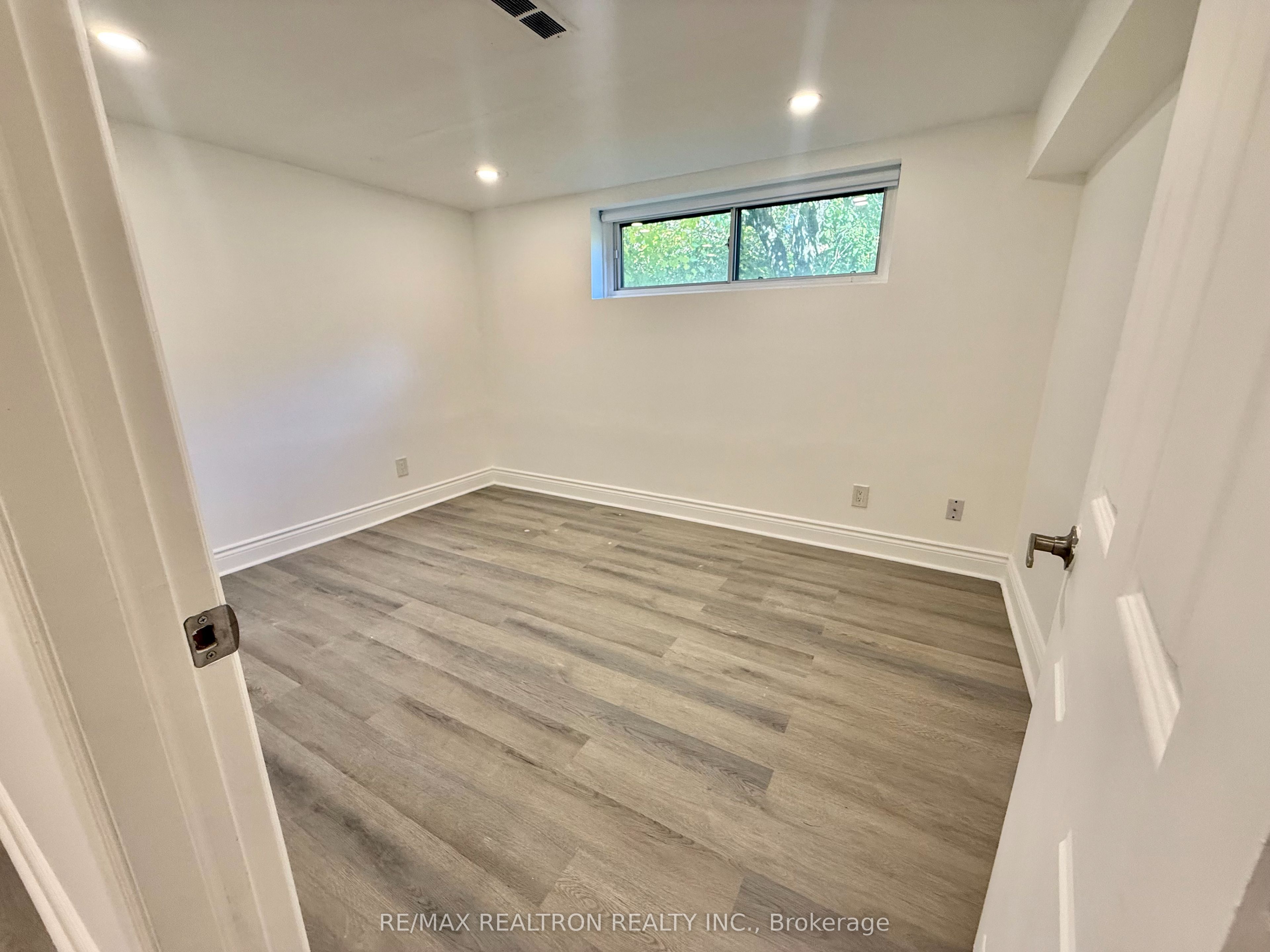 Unit Basement - 41 Brixham Terrace, North York 3