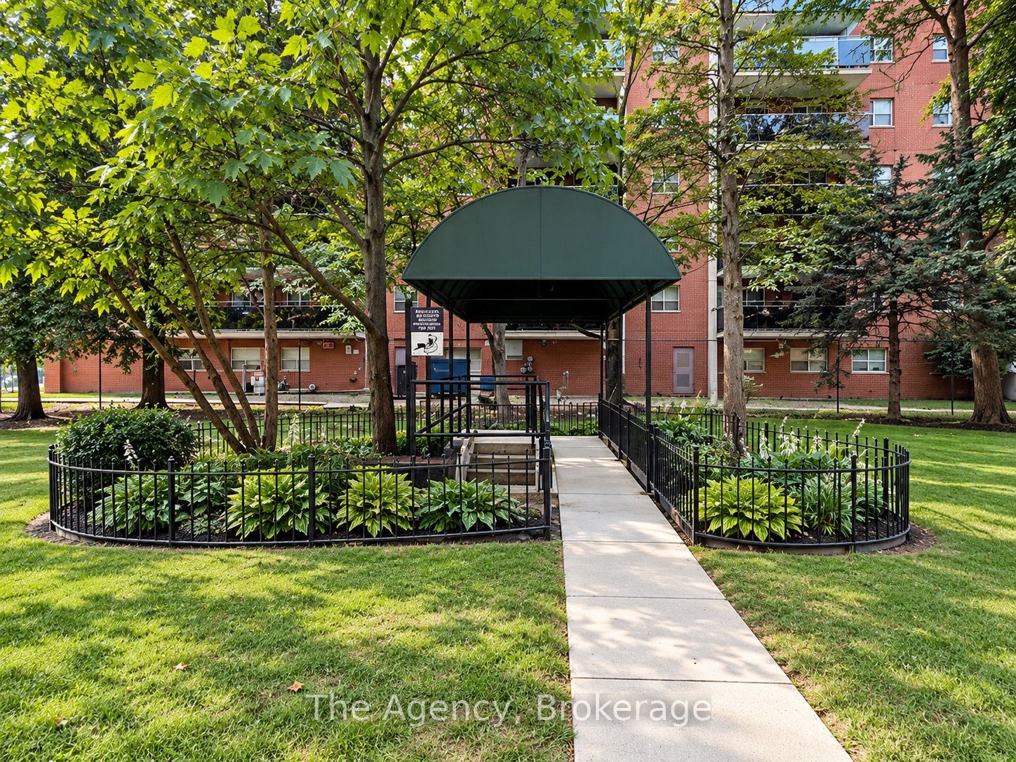 Unit 808 - 45 Paisley Boulevard W, Mississauga 4