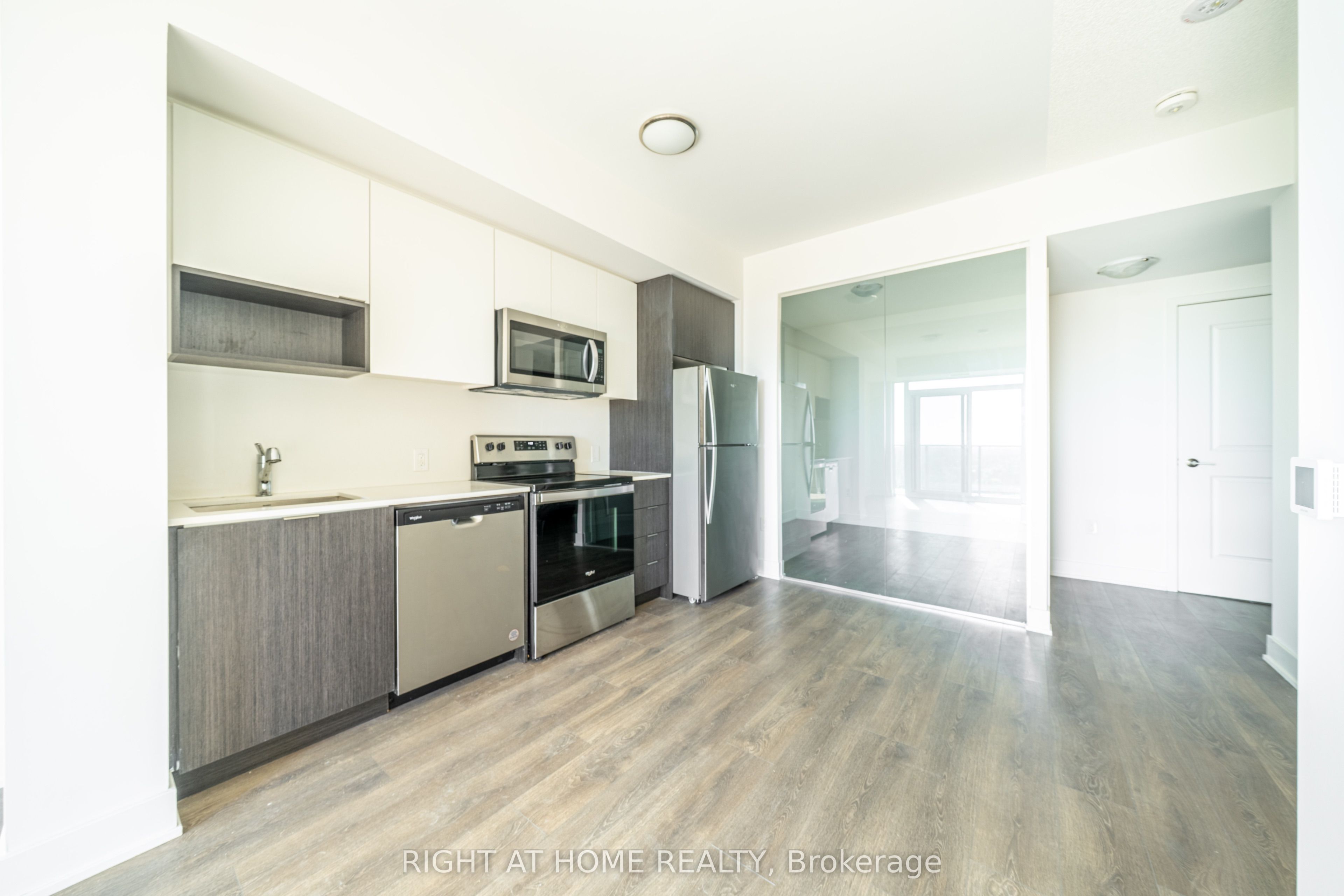Unit 1310 - 204 Burnhamthorpe Road E, Mississauga 4