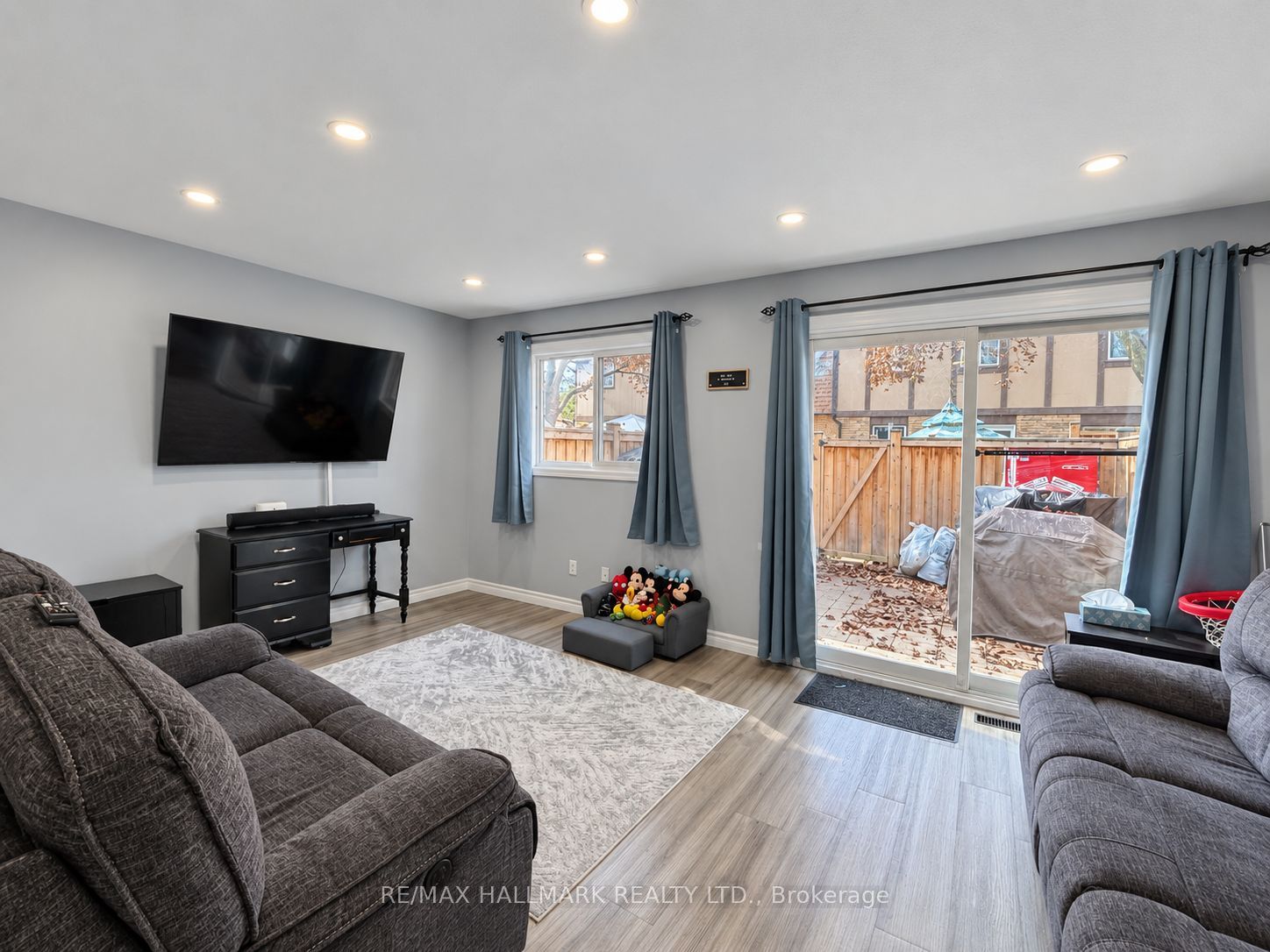 Unit 98 - 81 Hansen Road N, Brampton 2