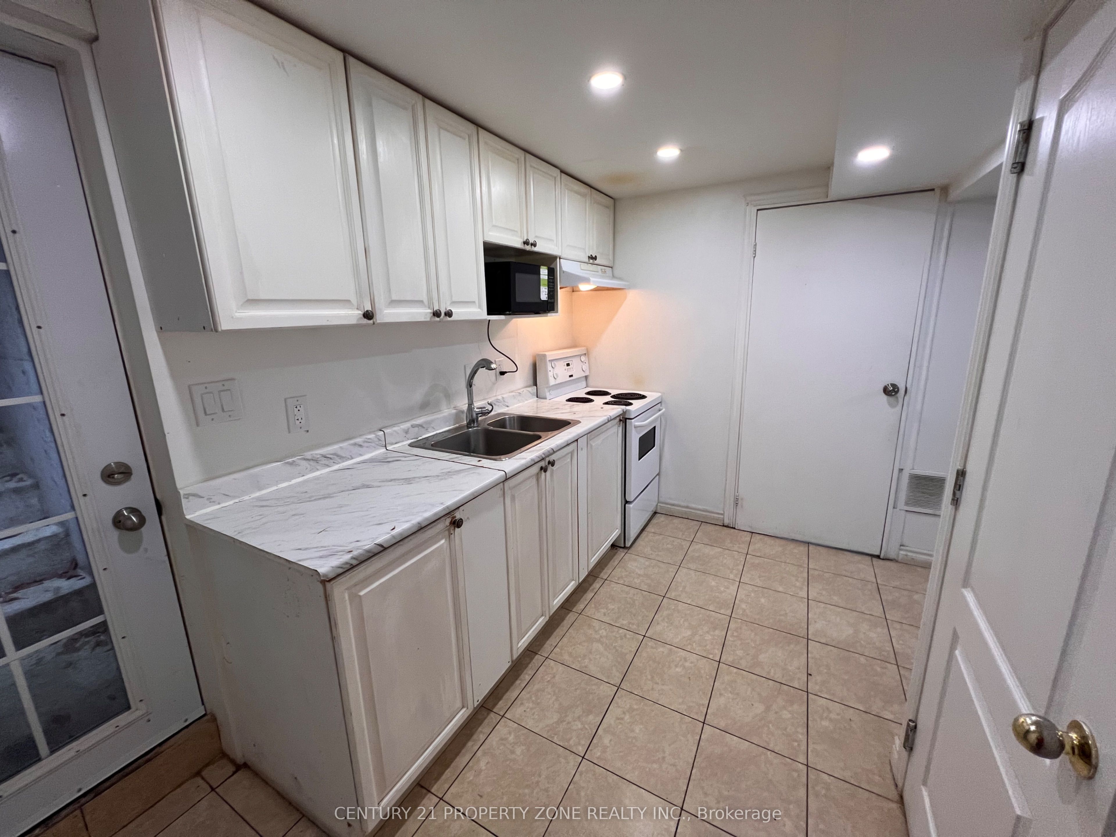 Unit Basement - 6 Roehampton Crescent W, Brampton 2
