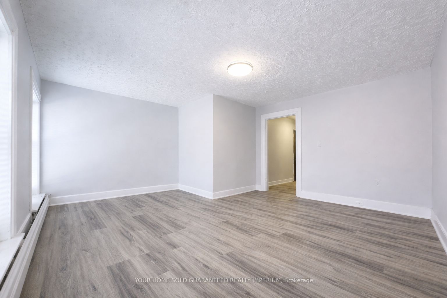 Unit 6 - 33 Ontario Street, St. Catharines 3