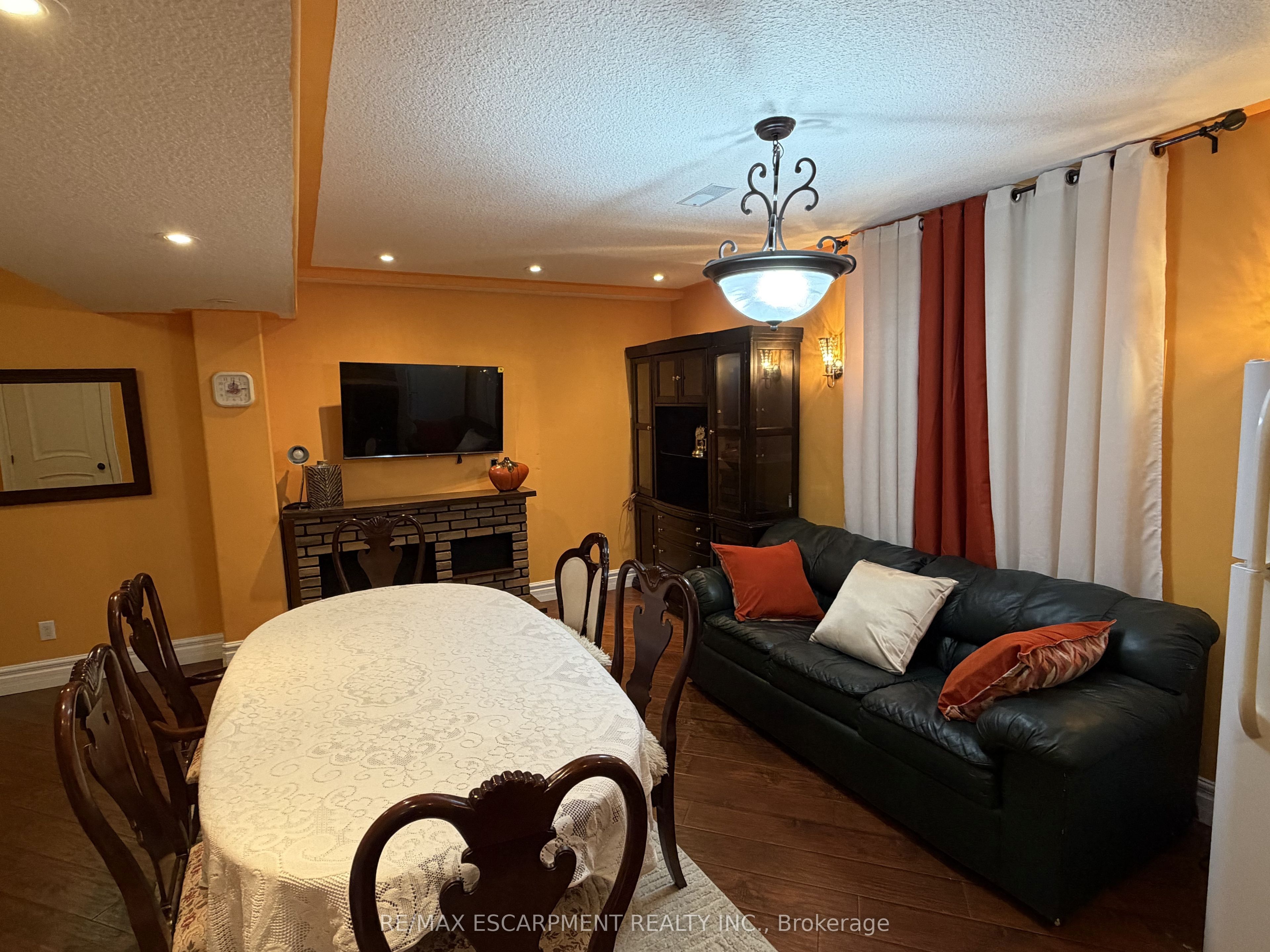2 PINERIDGE Drive, Hamilton 5