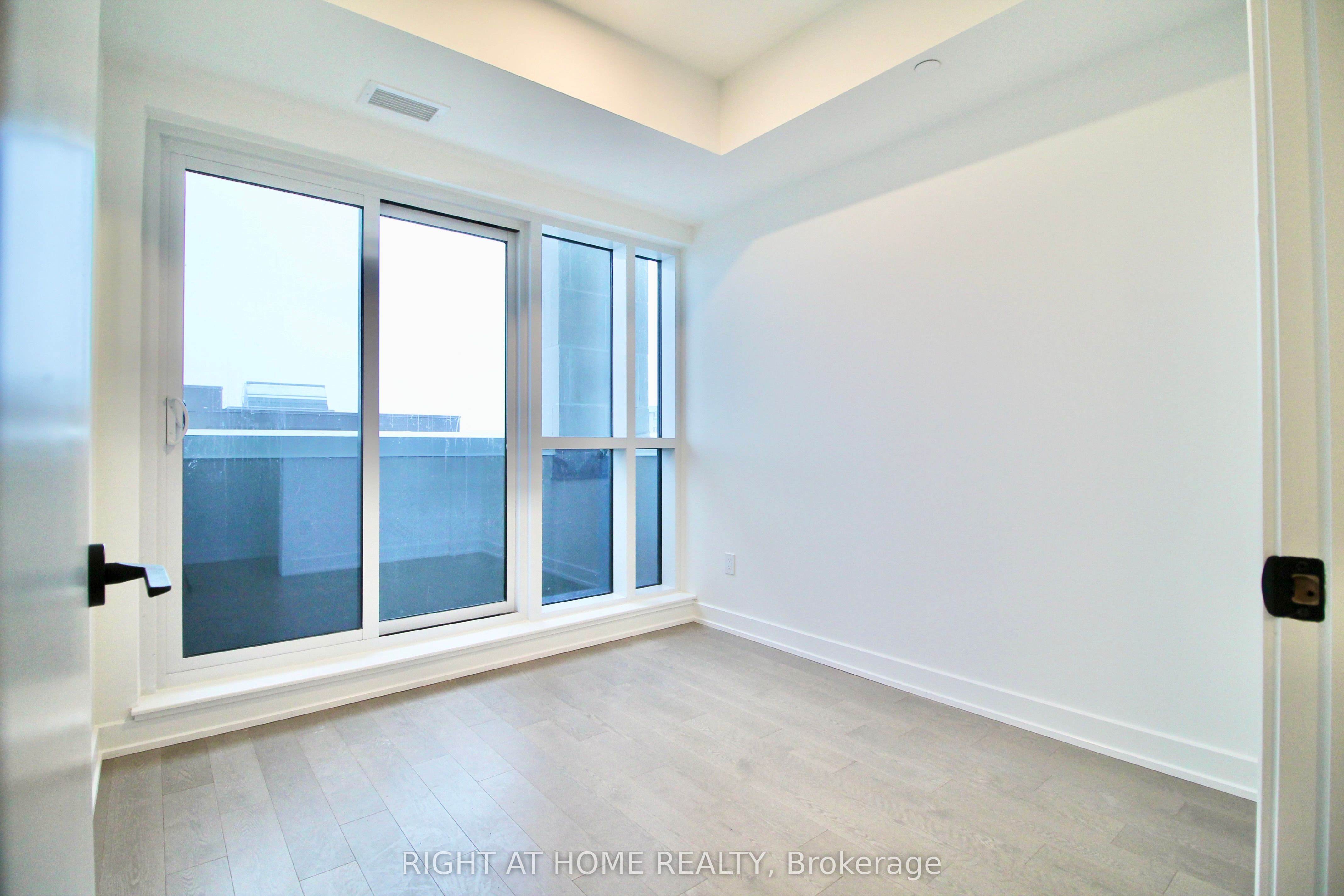 Unit 1004 - 560 Rideau Street, Ottawa 4