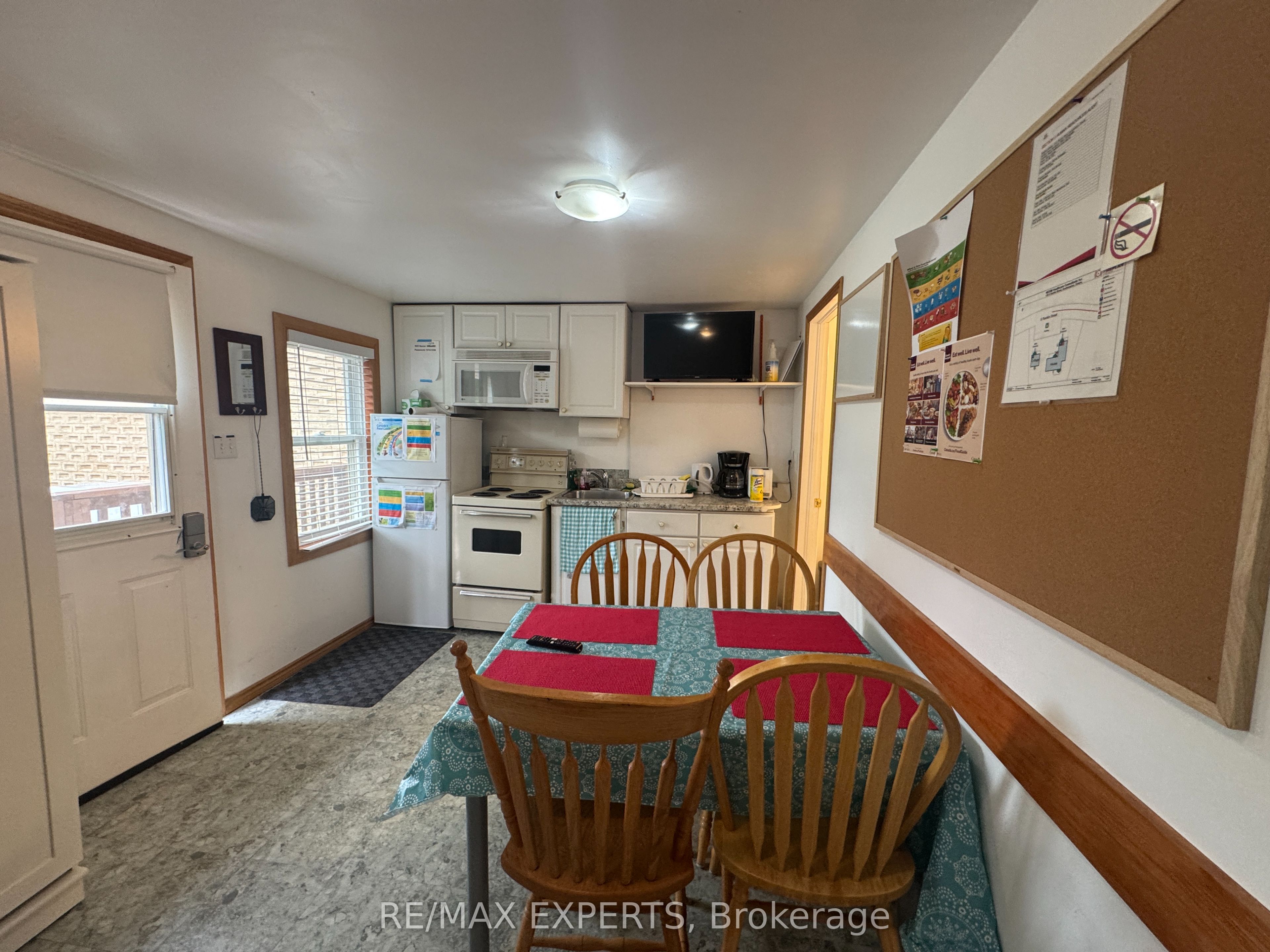 Unit Unit B - 130 South Rankin Street, Saugeen Shores 2