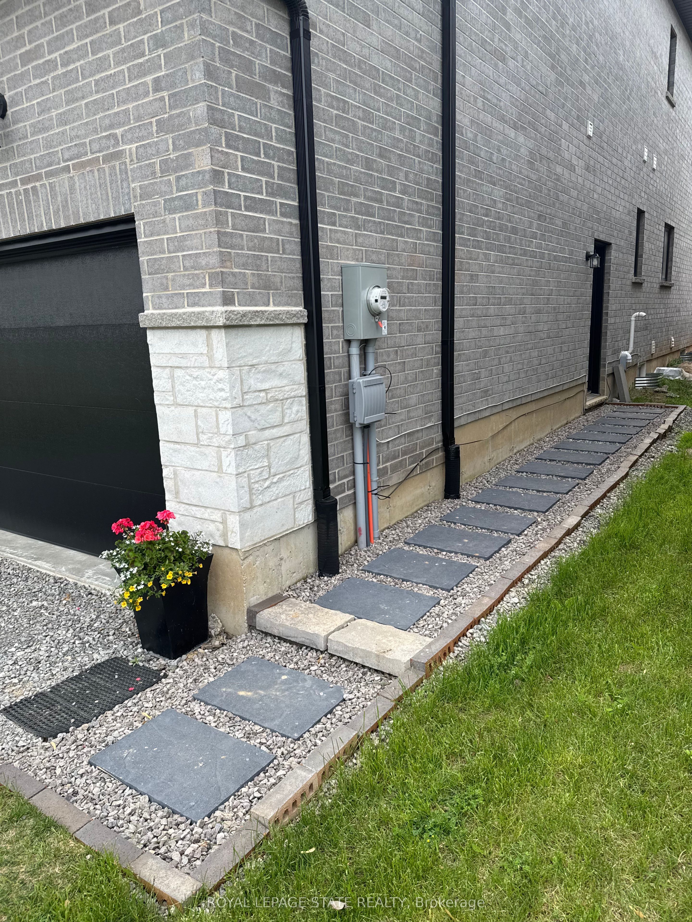 Unit Basement - 348 Springbrook Avenue, Ancaster 2
