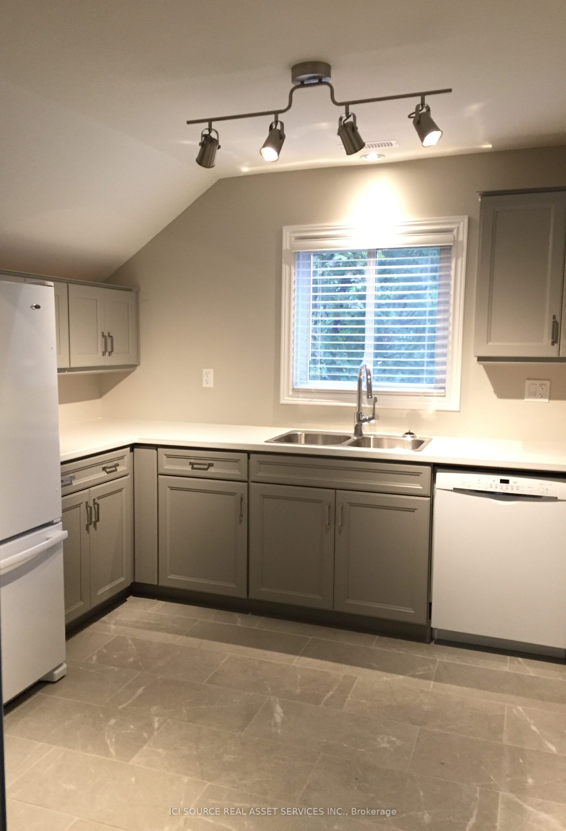 692 Lincoln Road, Windsor 2