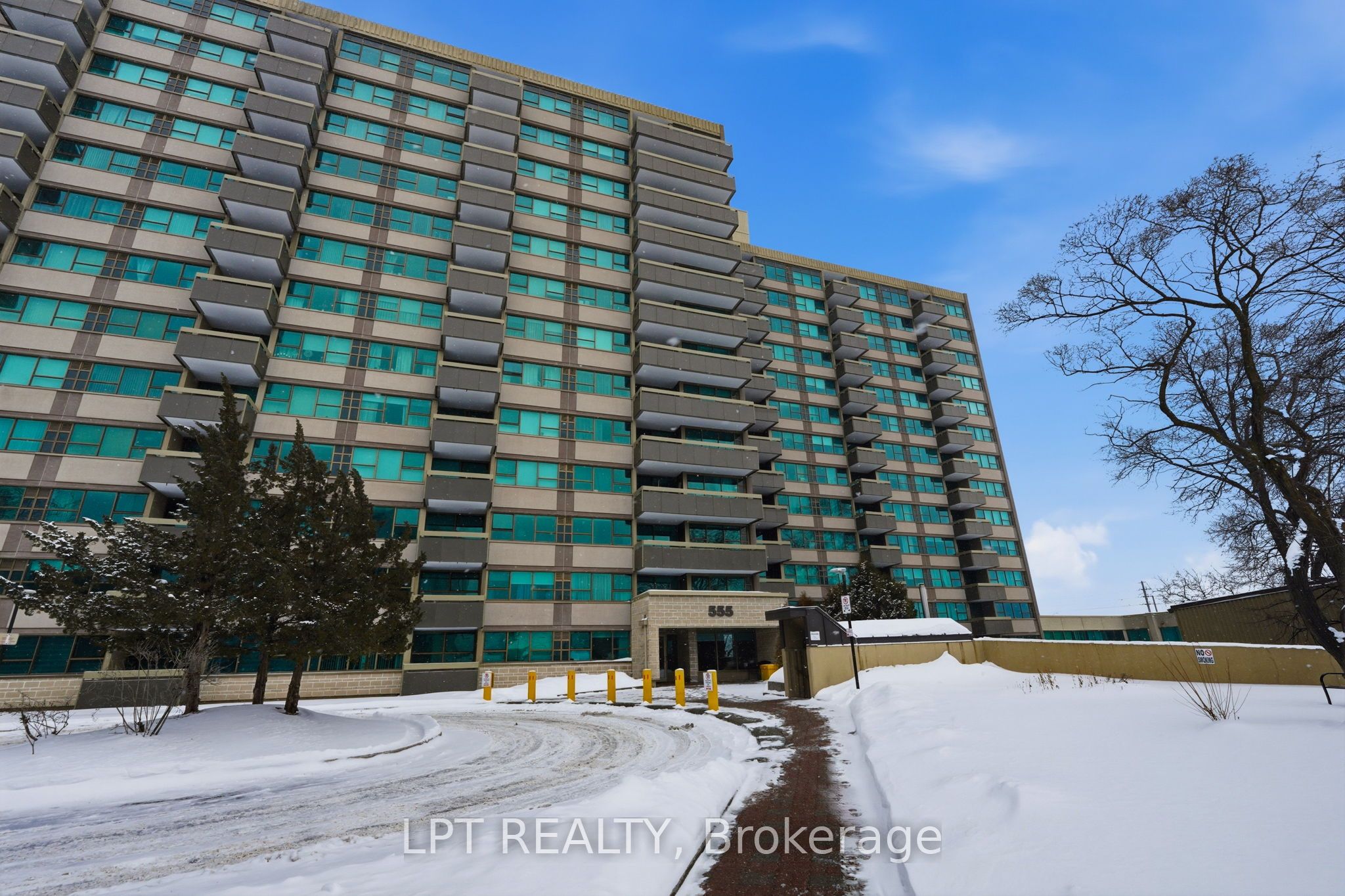 Unit 1112 - 555 Brittany Drive, Ottawa 2