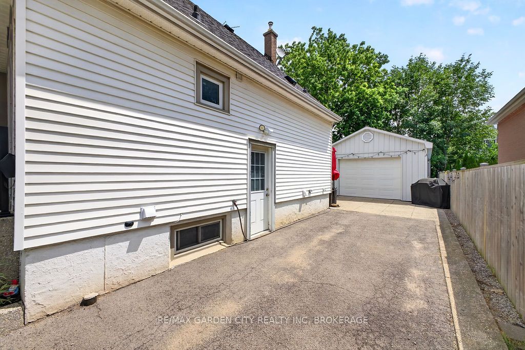 Unit Lower - 191 East 43rd Street, Hamilton 2