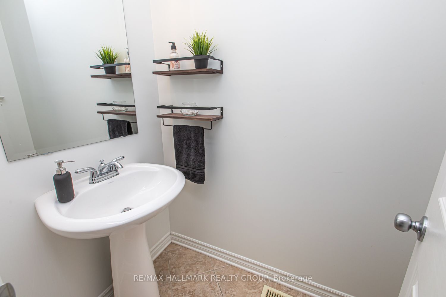 534 Rochefort Circle, Cumberland 5