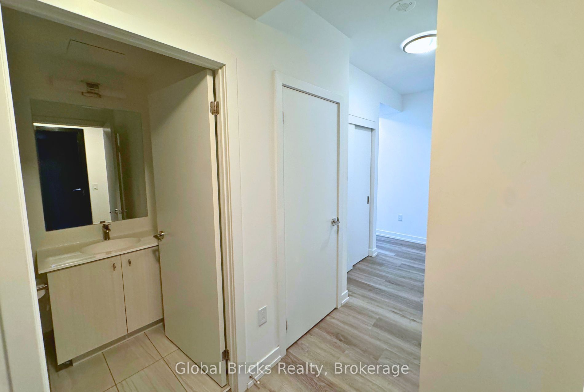 Unit 612 - 5 Wellington Street S, Kitchener 2