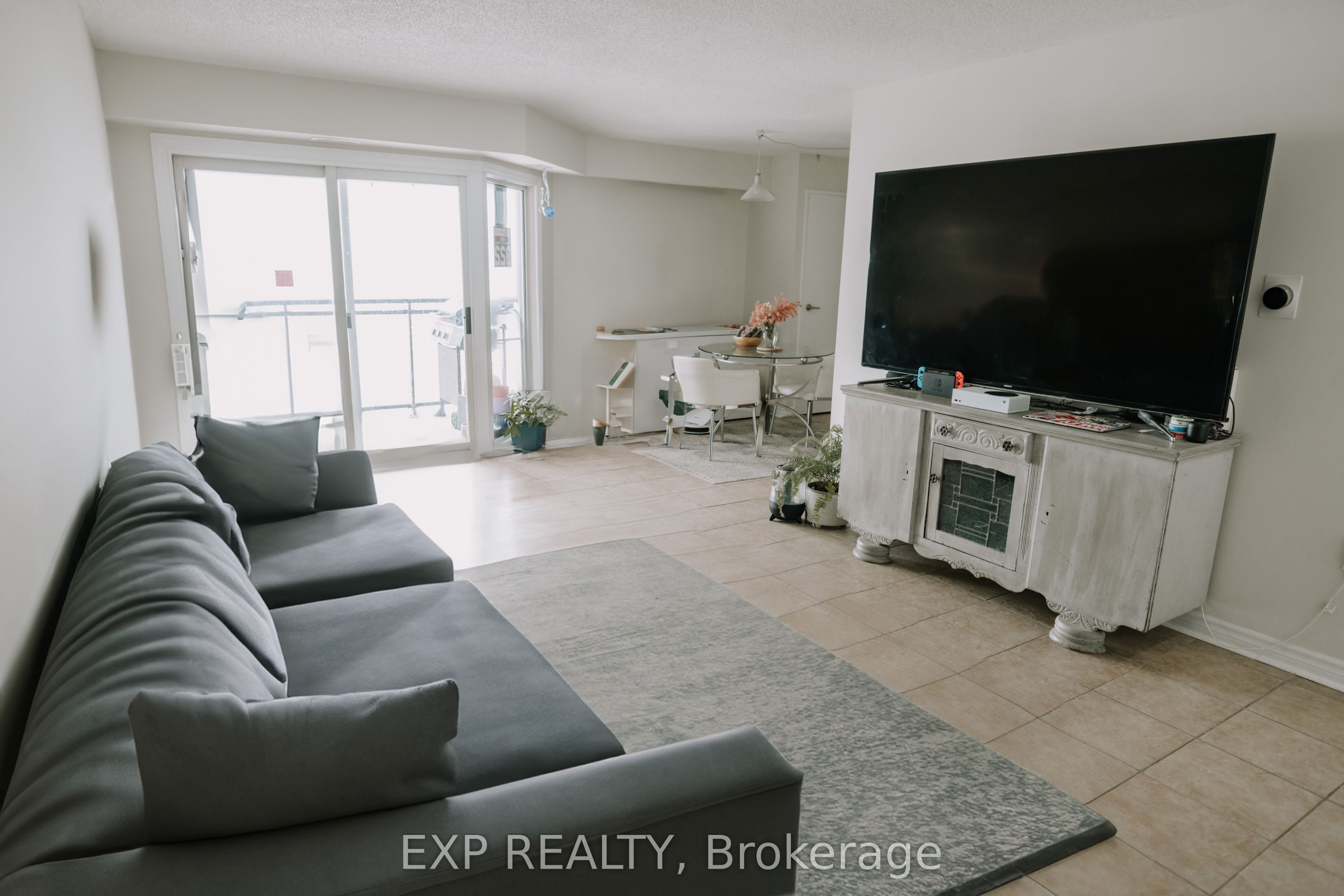 Unit 1207 - 858 Commissioners Road E, London 2