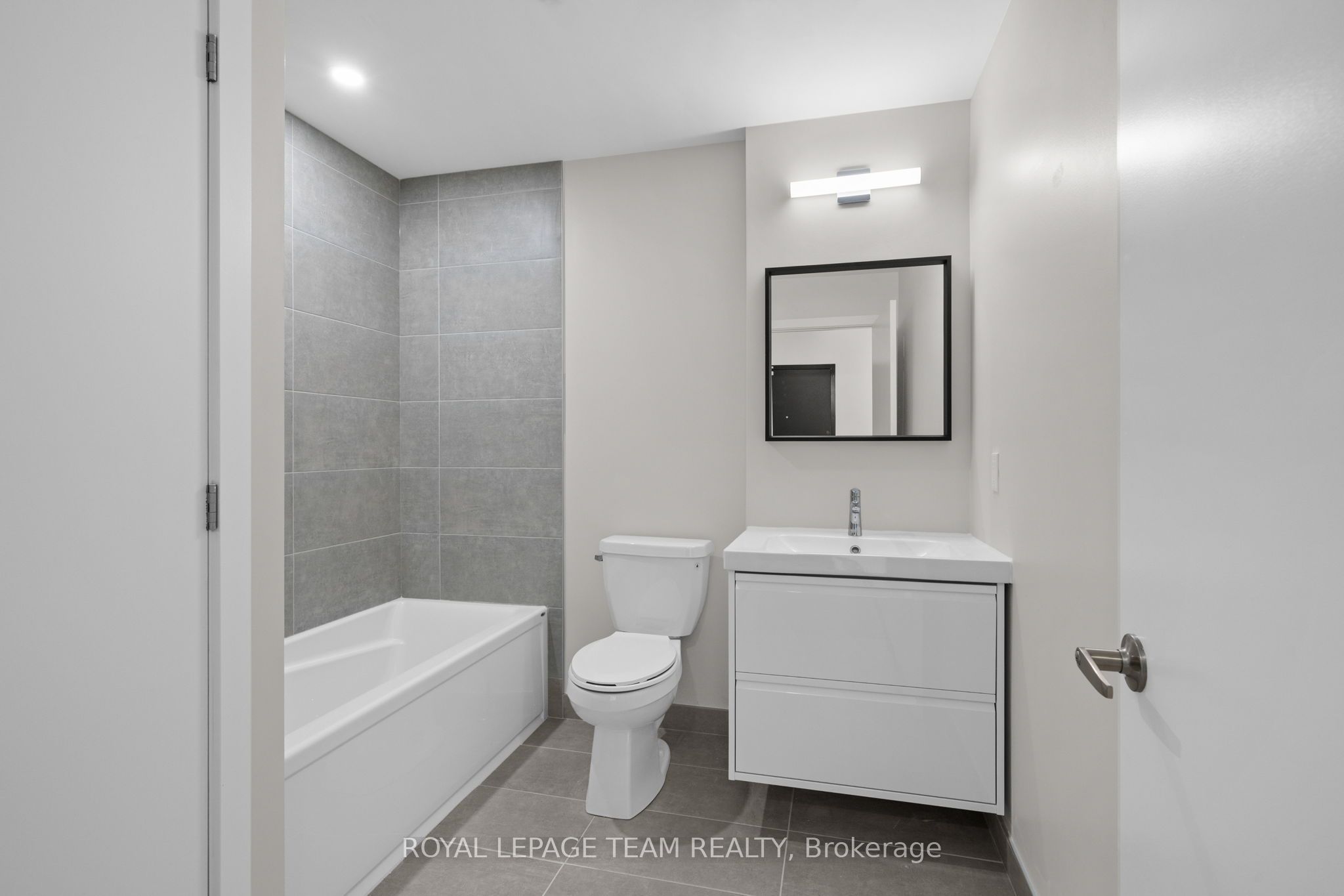 Unit 303 - 370 Athlone Avenue, Ottawa 4
