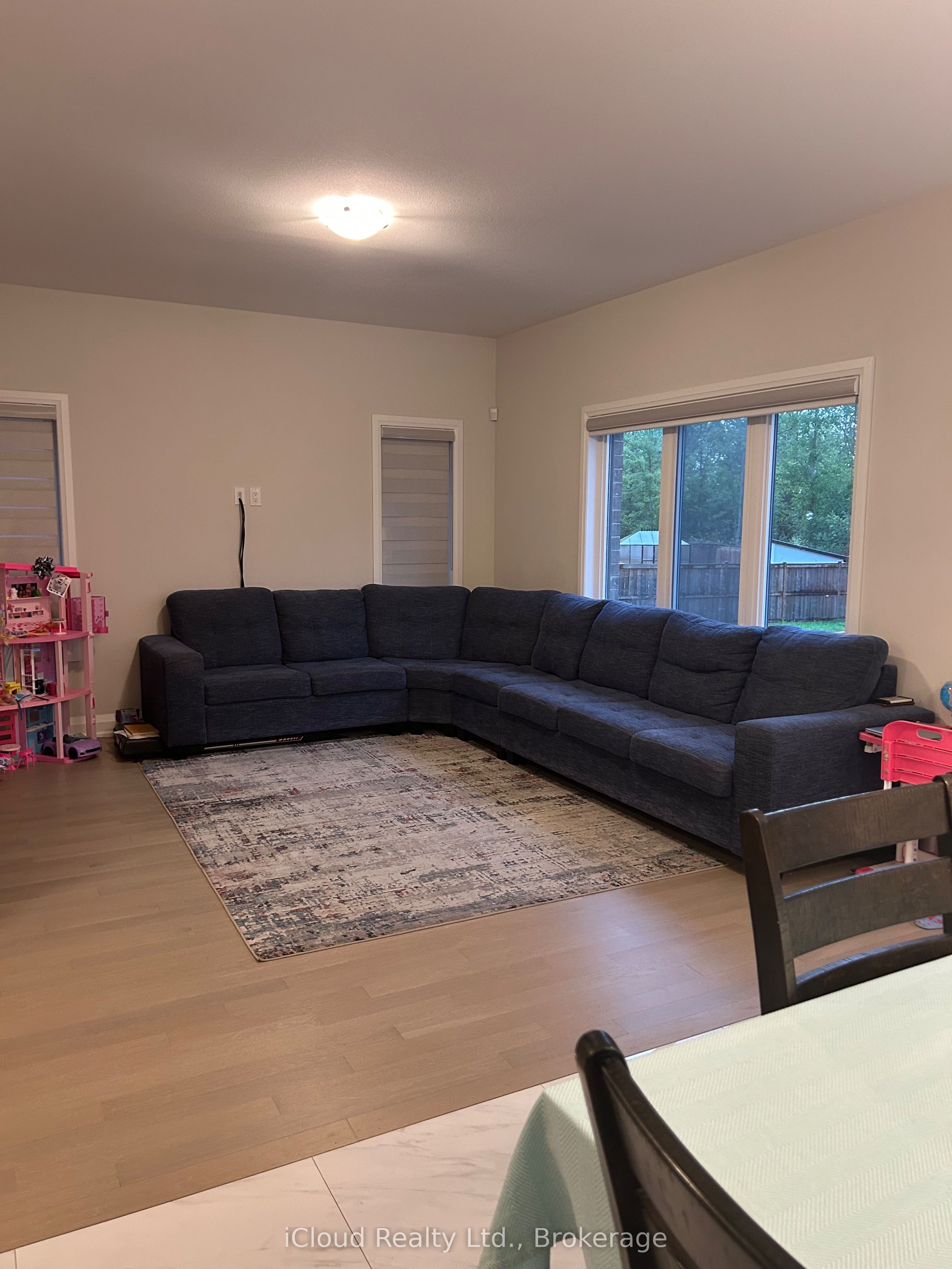 9306 White Oak Avenue, Niagara Falls 2