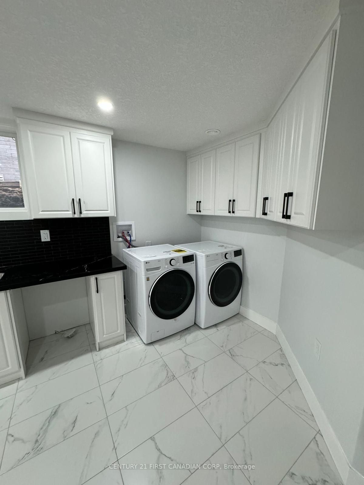 Unit Basement - 470 Jessica Way, London 5