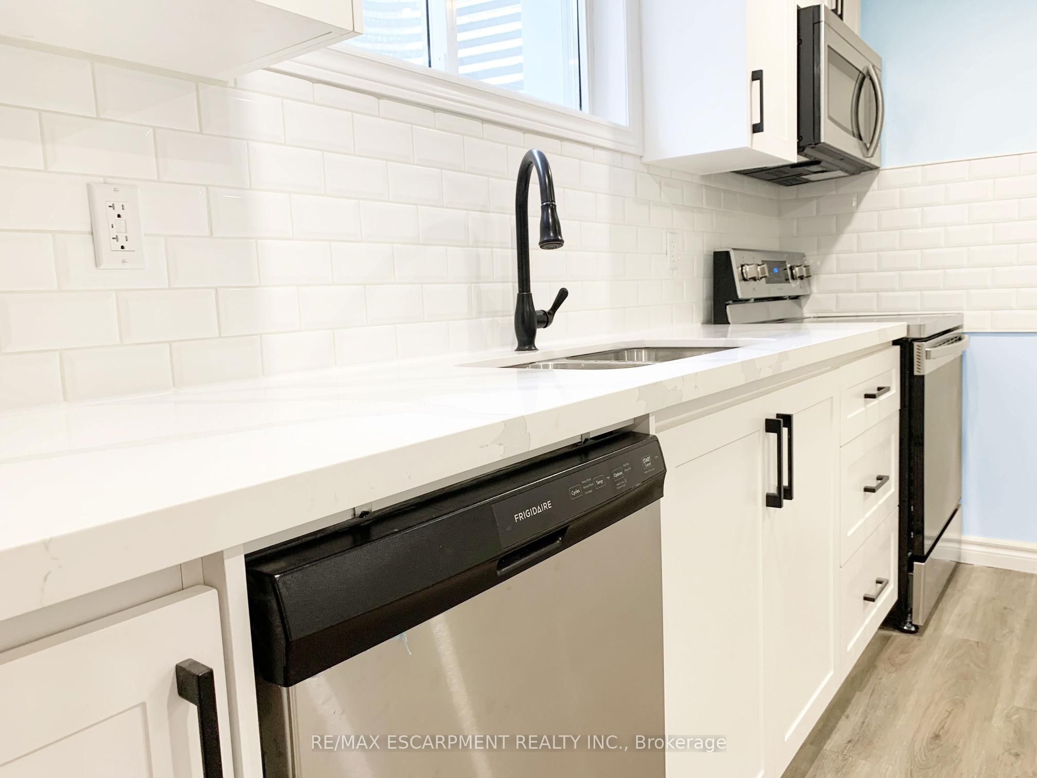 Unit LOWER - 43 KANATA Crescent, Brantford 4
