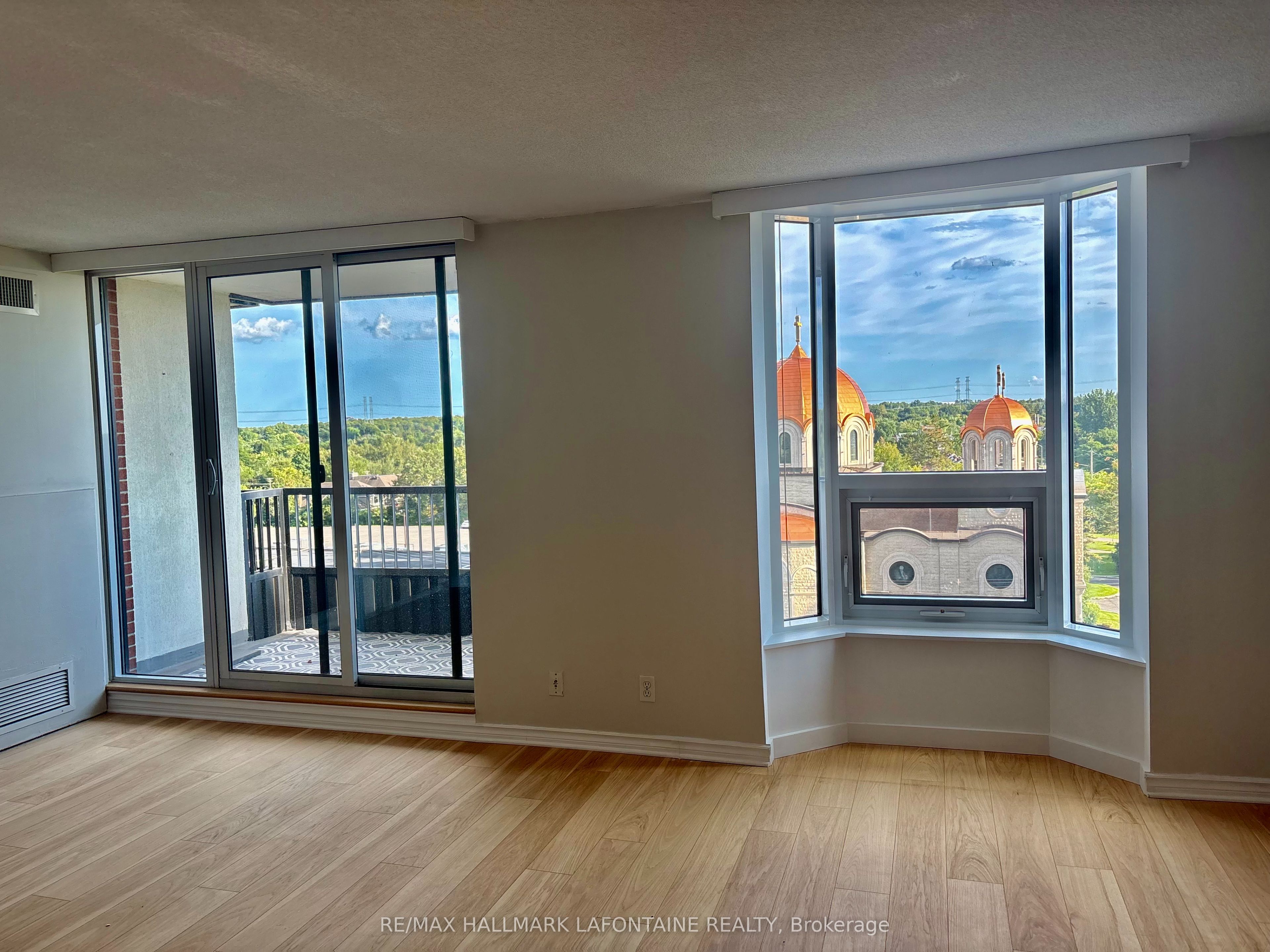 Unit 812 - 2951 Riverside Drive, Ottawa 4