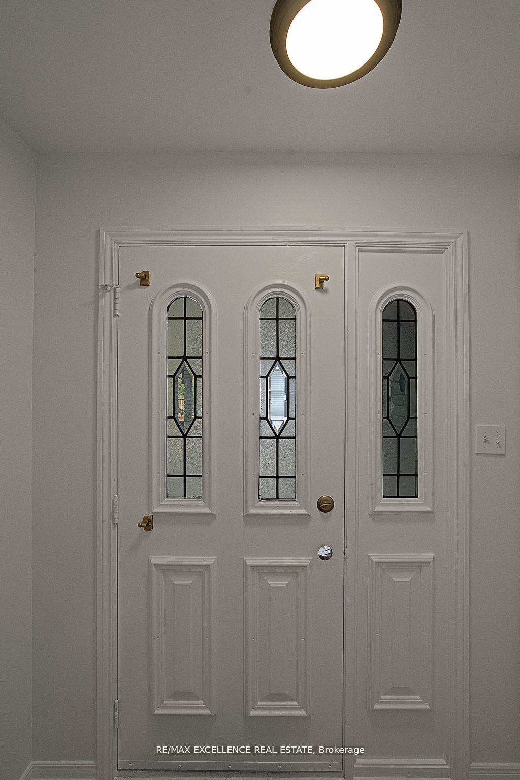 Unit Upper - 1595 Borden Street, London 4