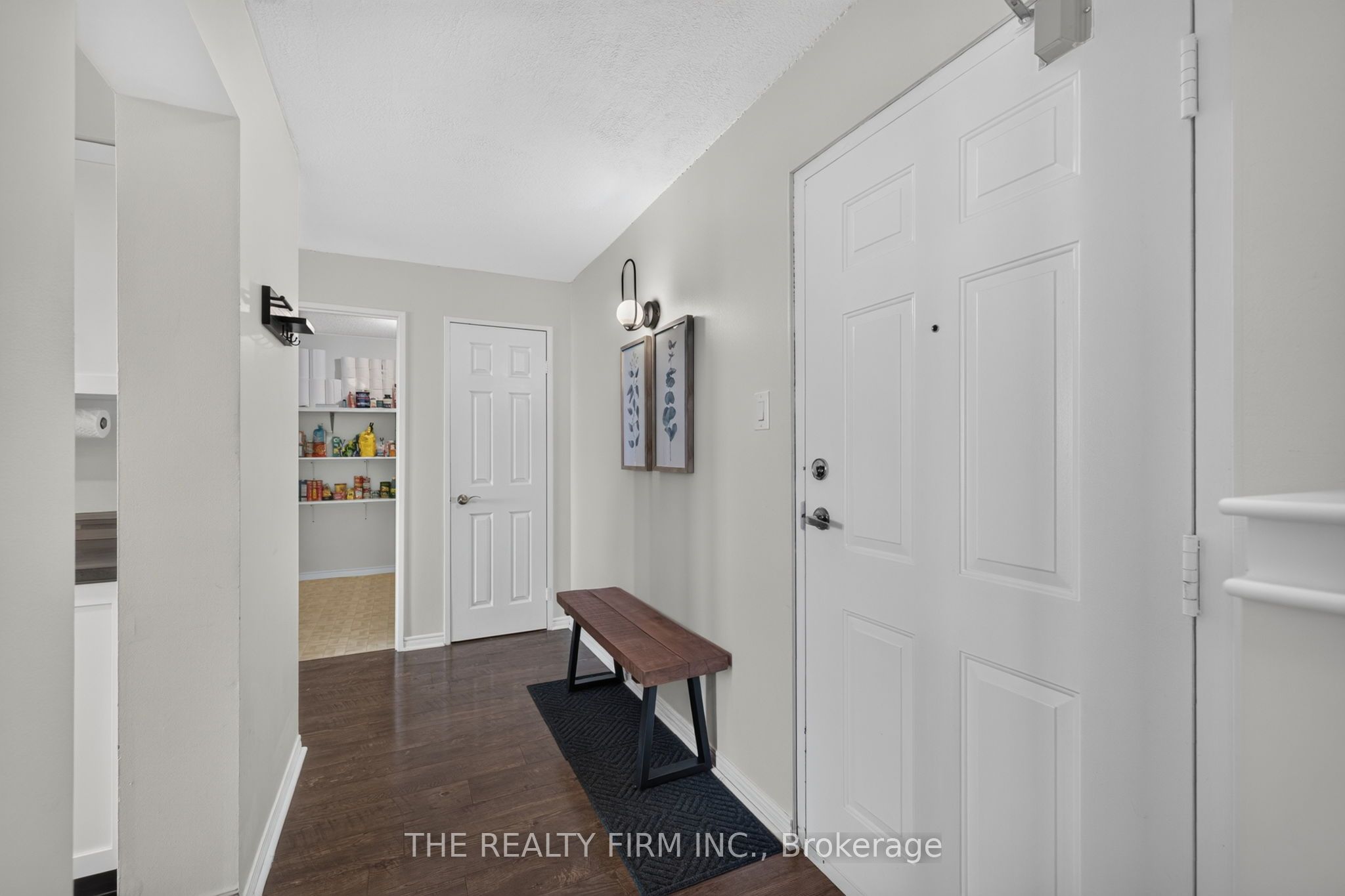 Unit 2505 - 363 Colborne Street, London 4