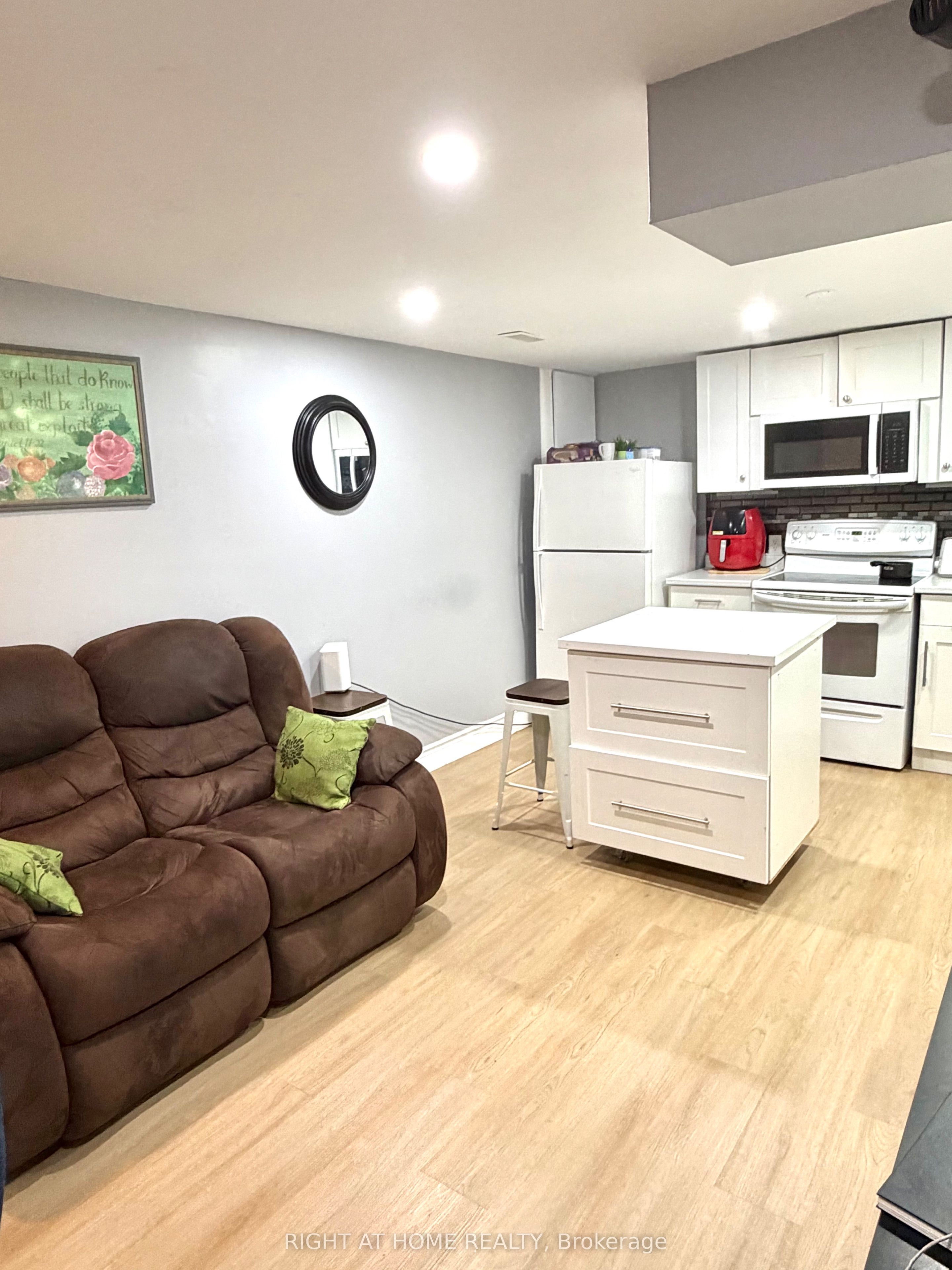 Unit Basement - 237 Homestead Crescent, London 3