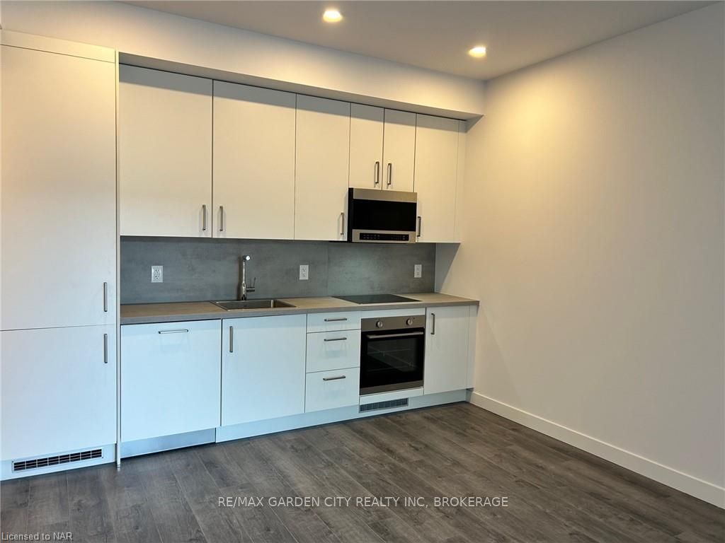 Unit 213 - 7549B KALAR Road, Niagara Falls 4