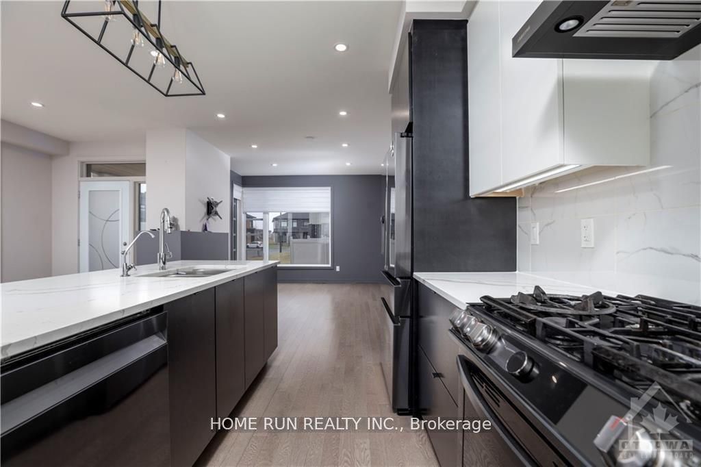 923 Chipping Circle, Orleans-Gloucester 4