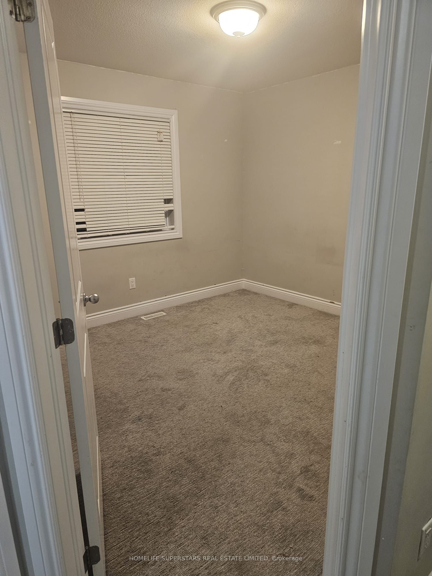 2320 Constance Avenue, London 3