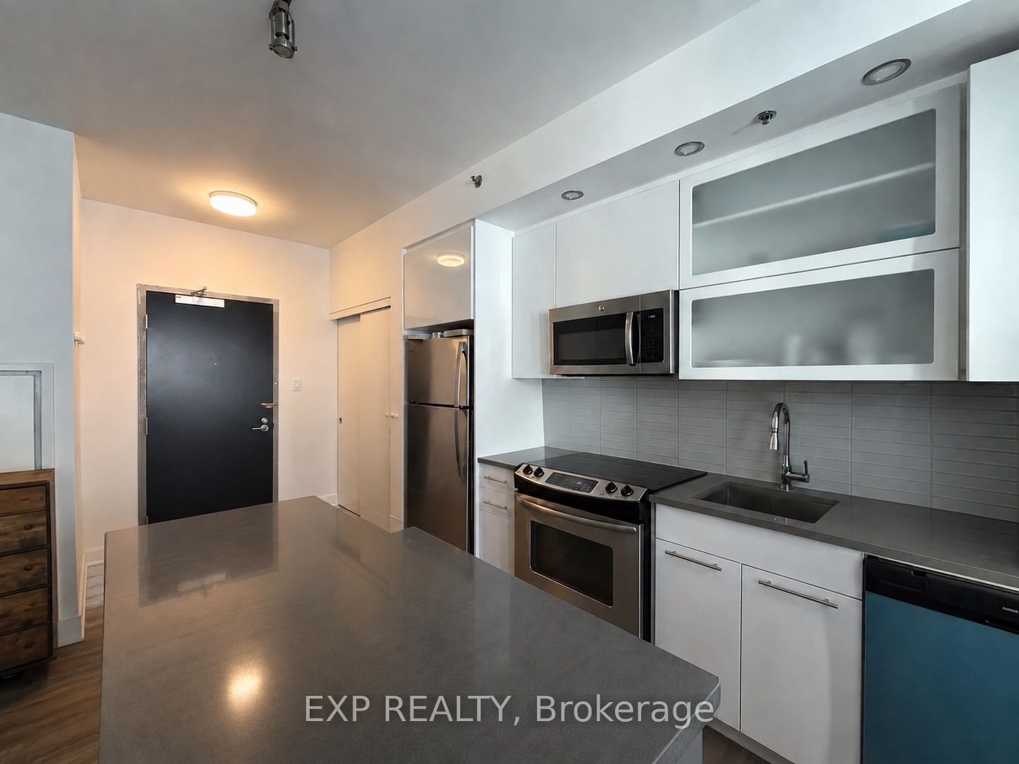 Unit 208 - 98 Richmond Road, Ottawa 2