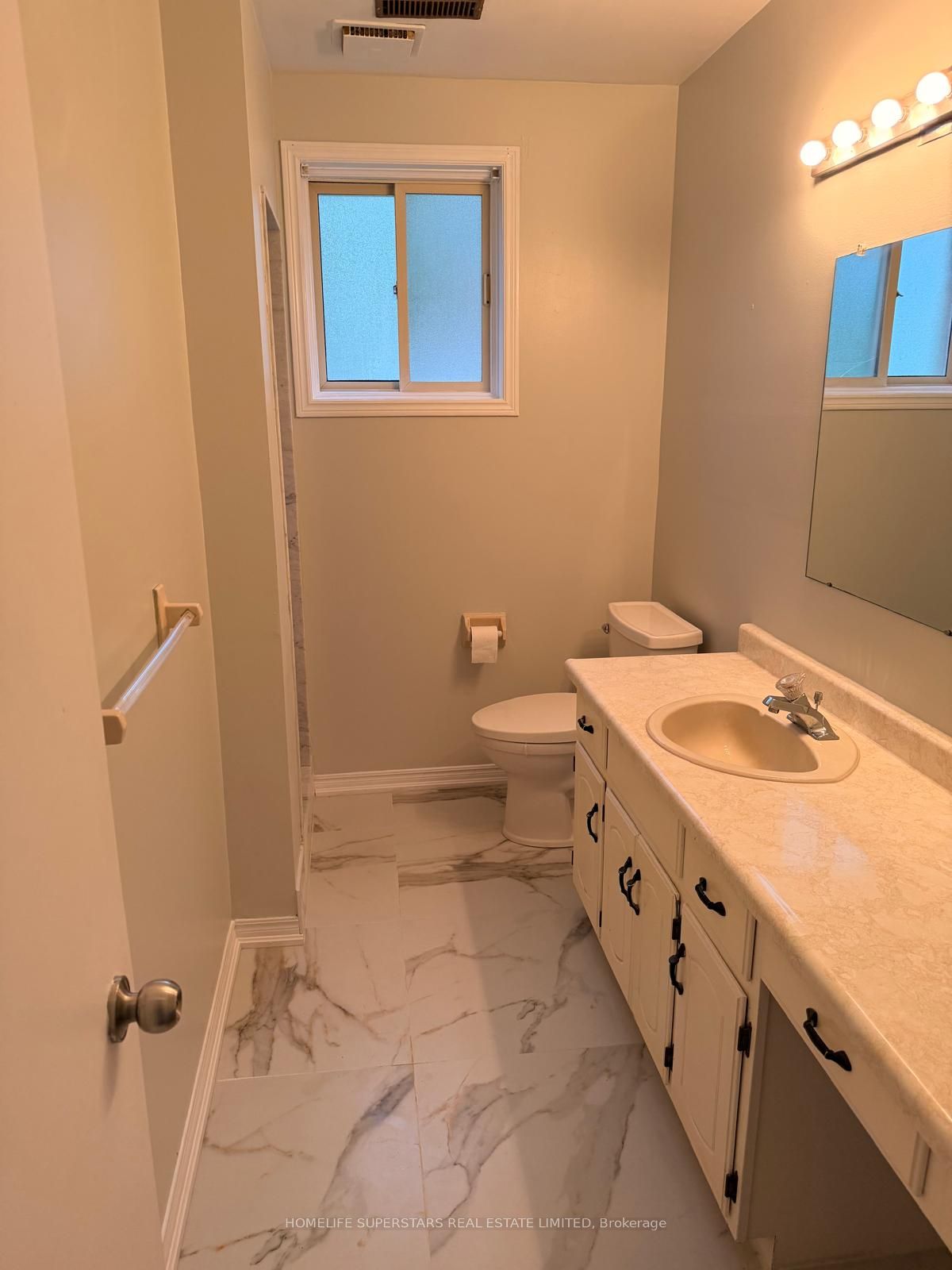 2 Hoddle Crescent, Kitchener 5