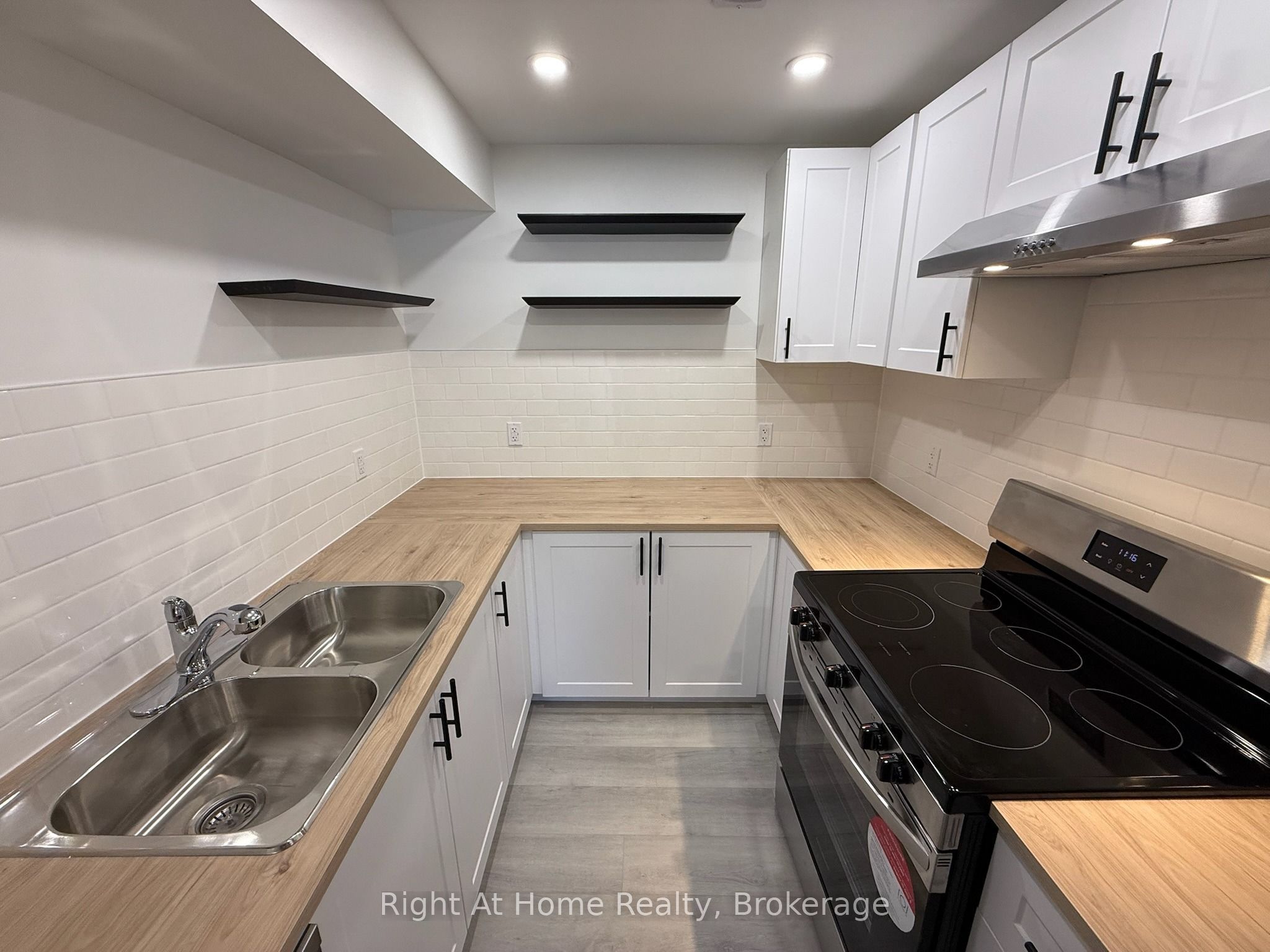 Unit Lower - 245 Benninger Drive, Kitchener 2