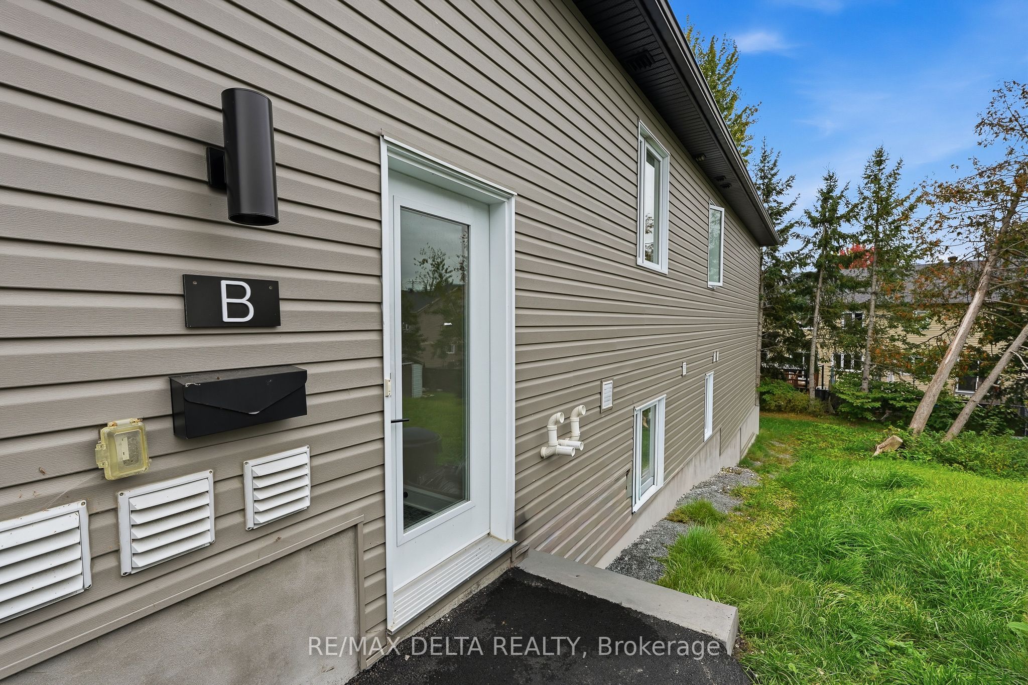 Unit B - 888 Chapman Street, Clarence-Rockland 2