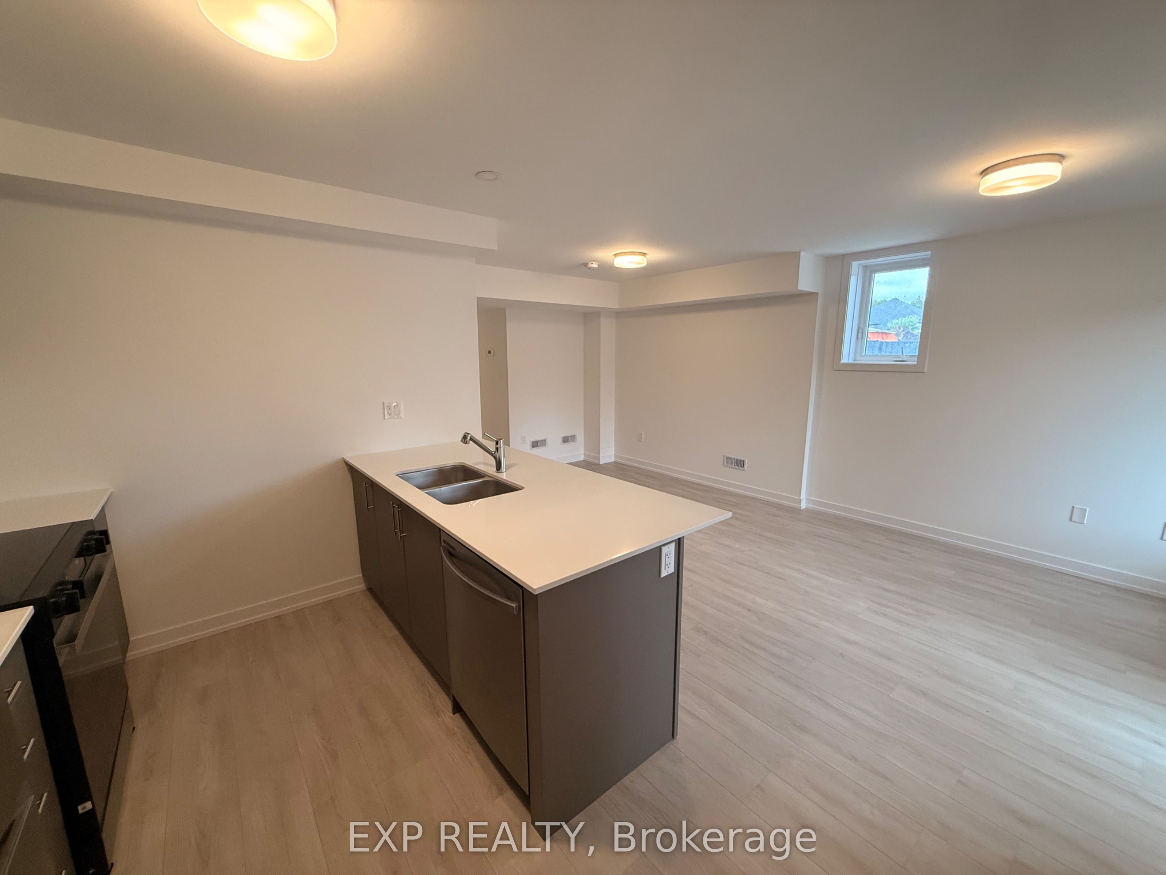 Unit 35 - 42 Lowes Rd. West Road, Guelph 5